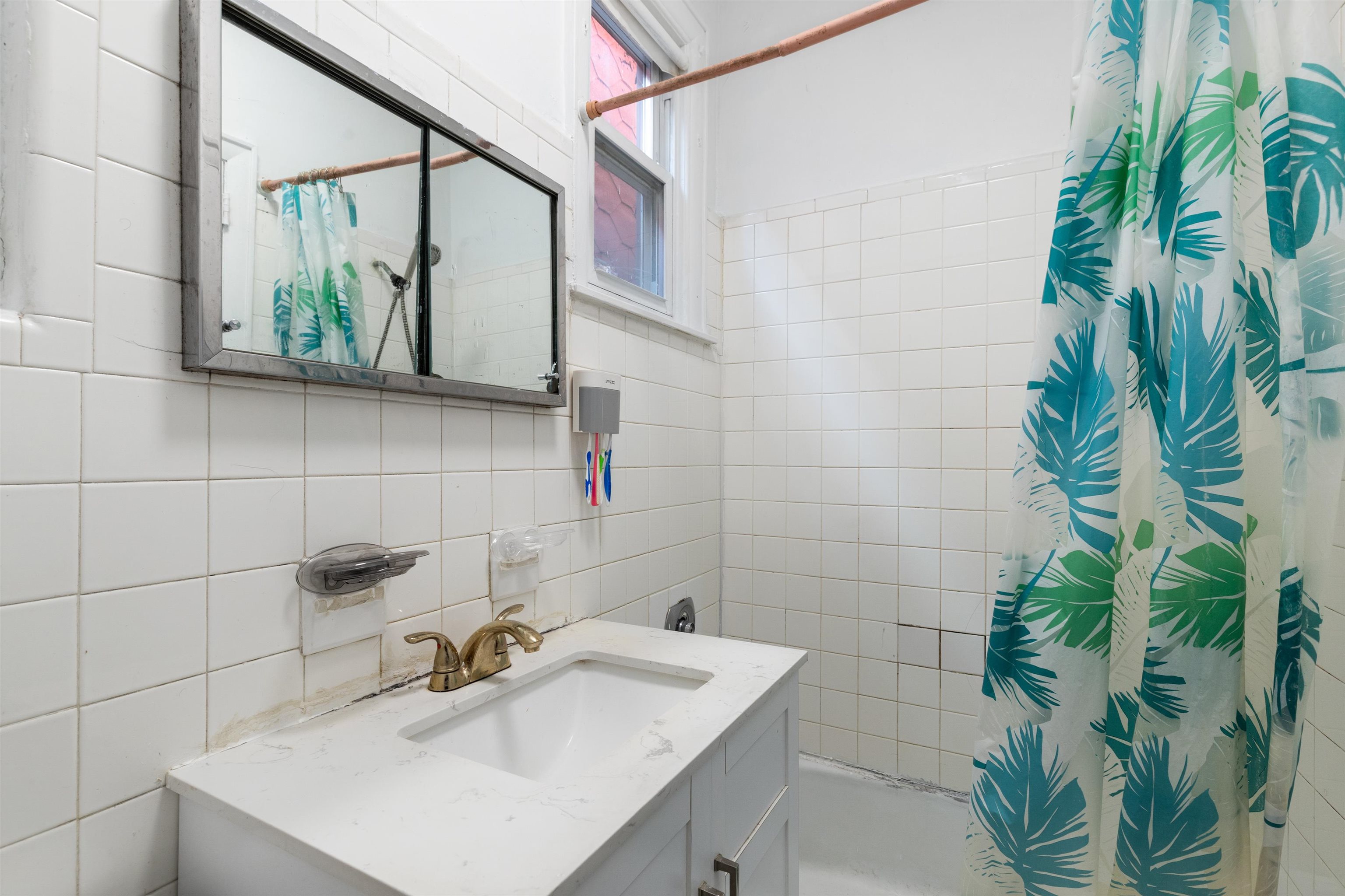 109 GRACE ST Unit: 2