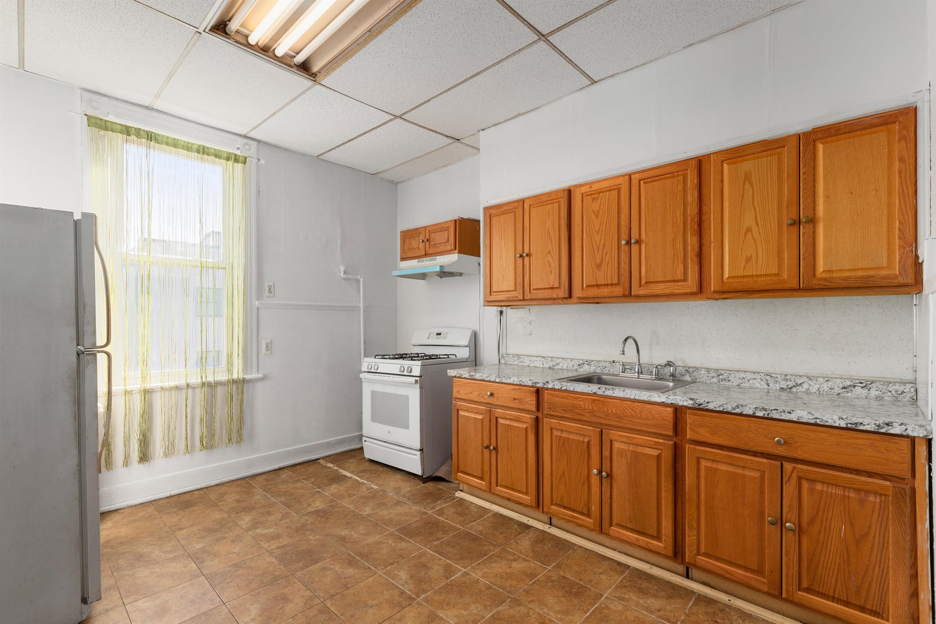 109 GRACE ST Unit: 2