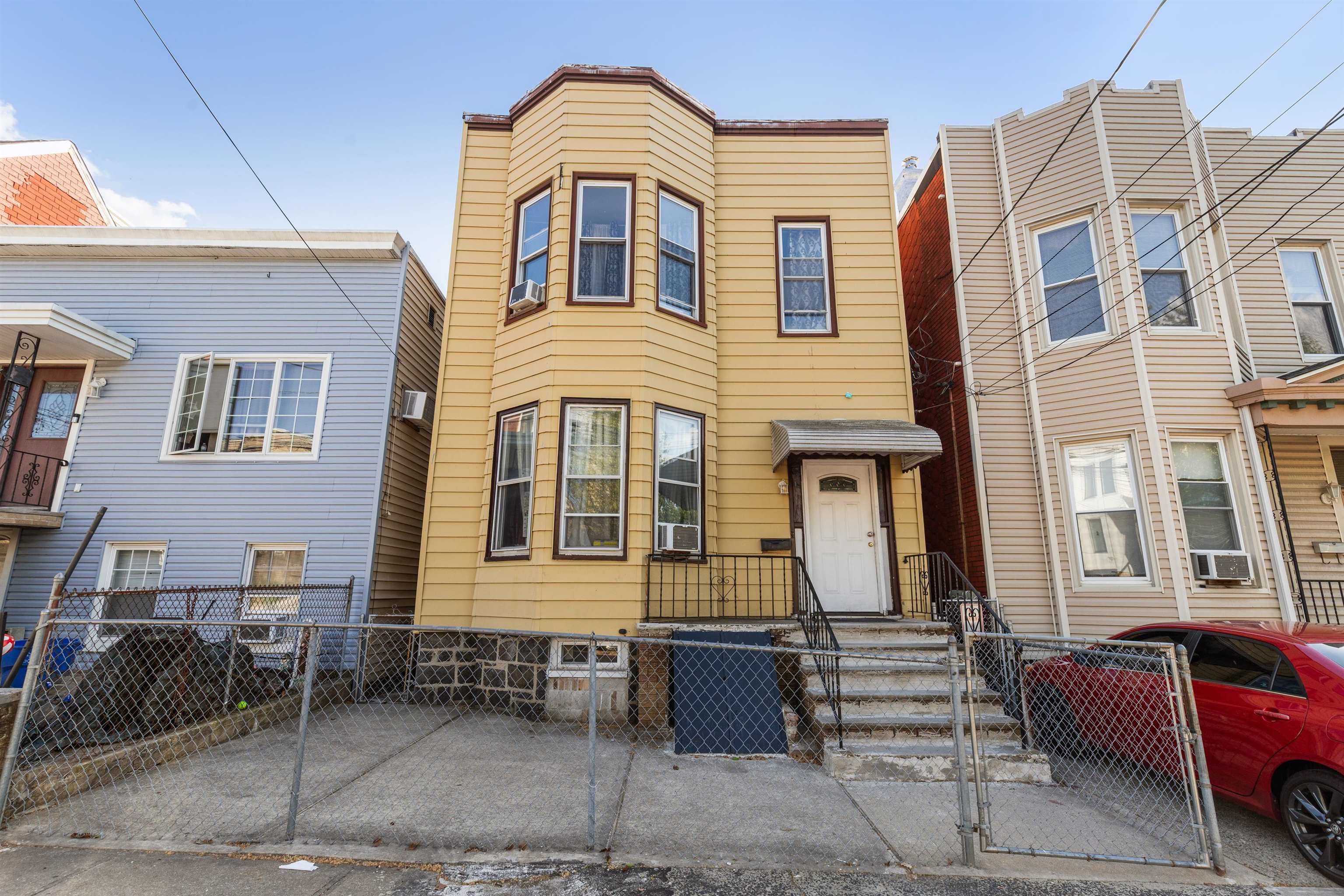109 GRACE ST Unit: 2