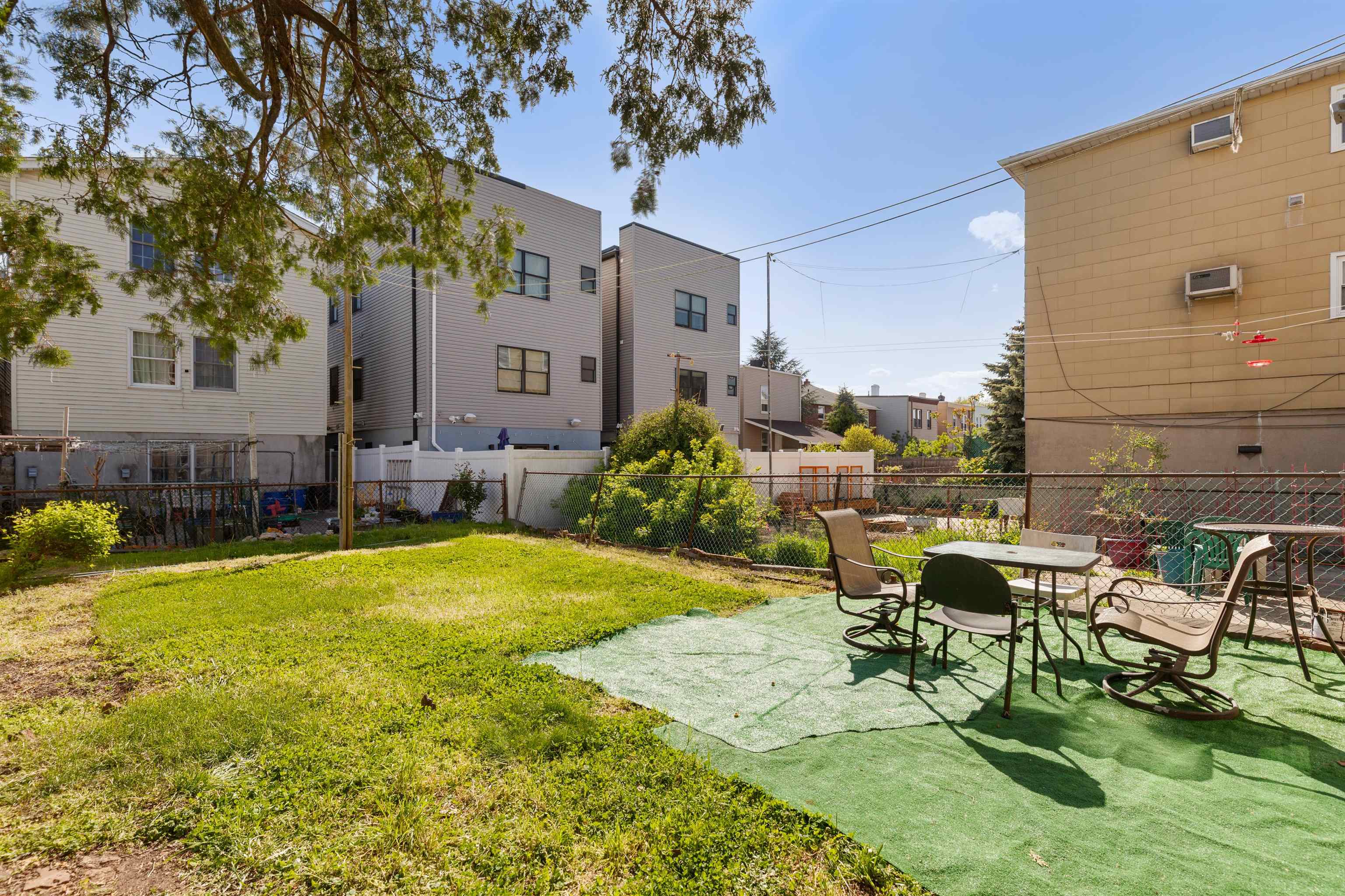 109 GRACE ST Unit: 2