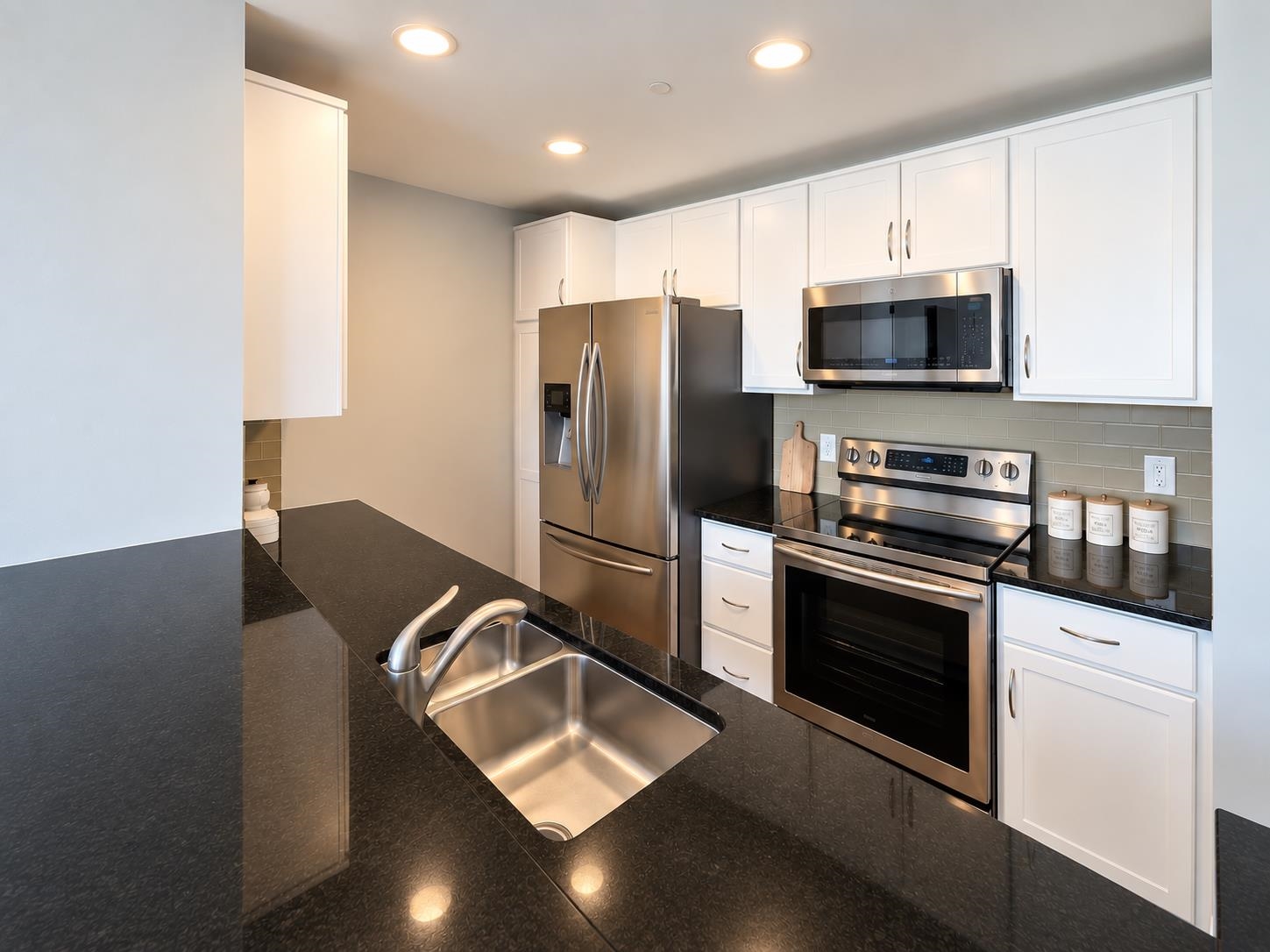 149 ESSEX ST Unit: 5S