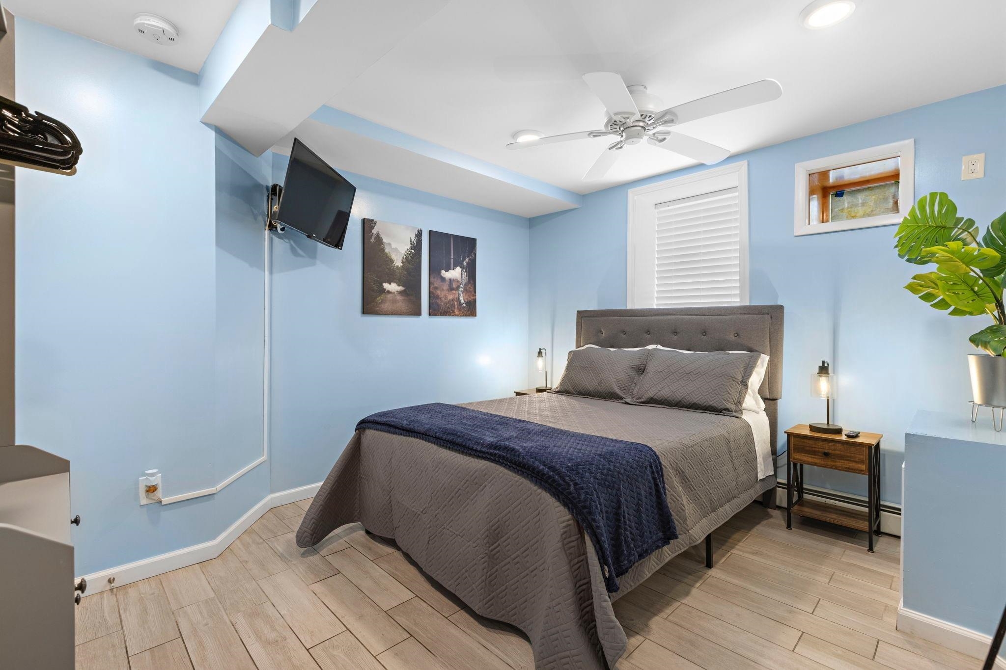 137 WEST 15TH ST Unit: G