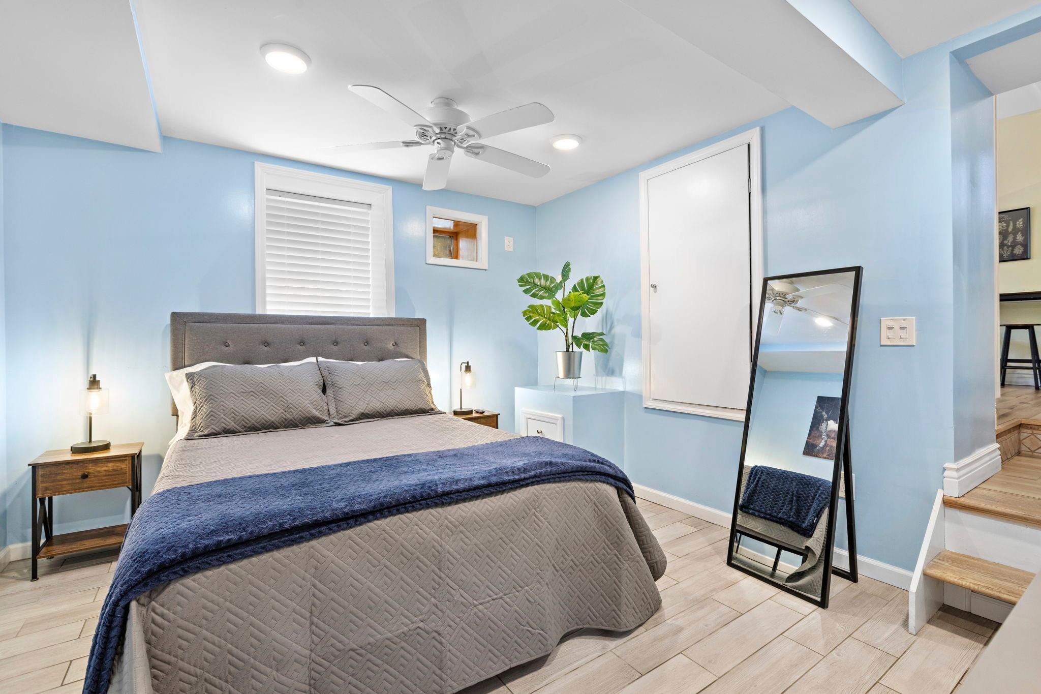 137 WEST 15TH ST Unit: G