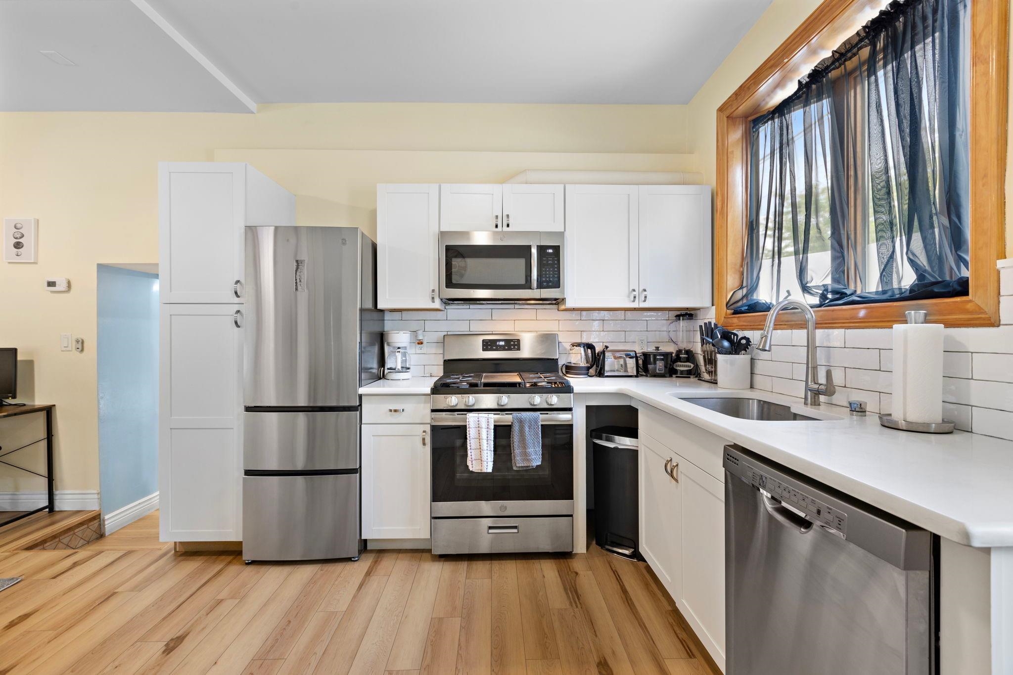 137 WEST 15TH ST Unit: G