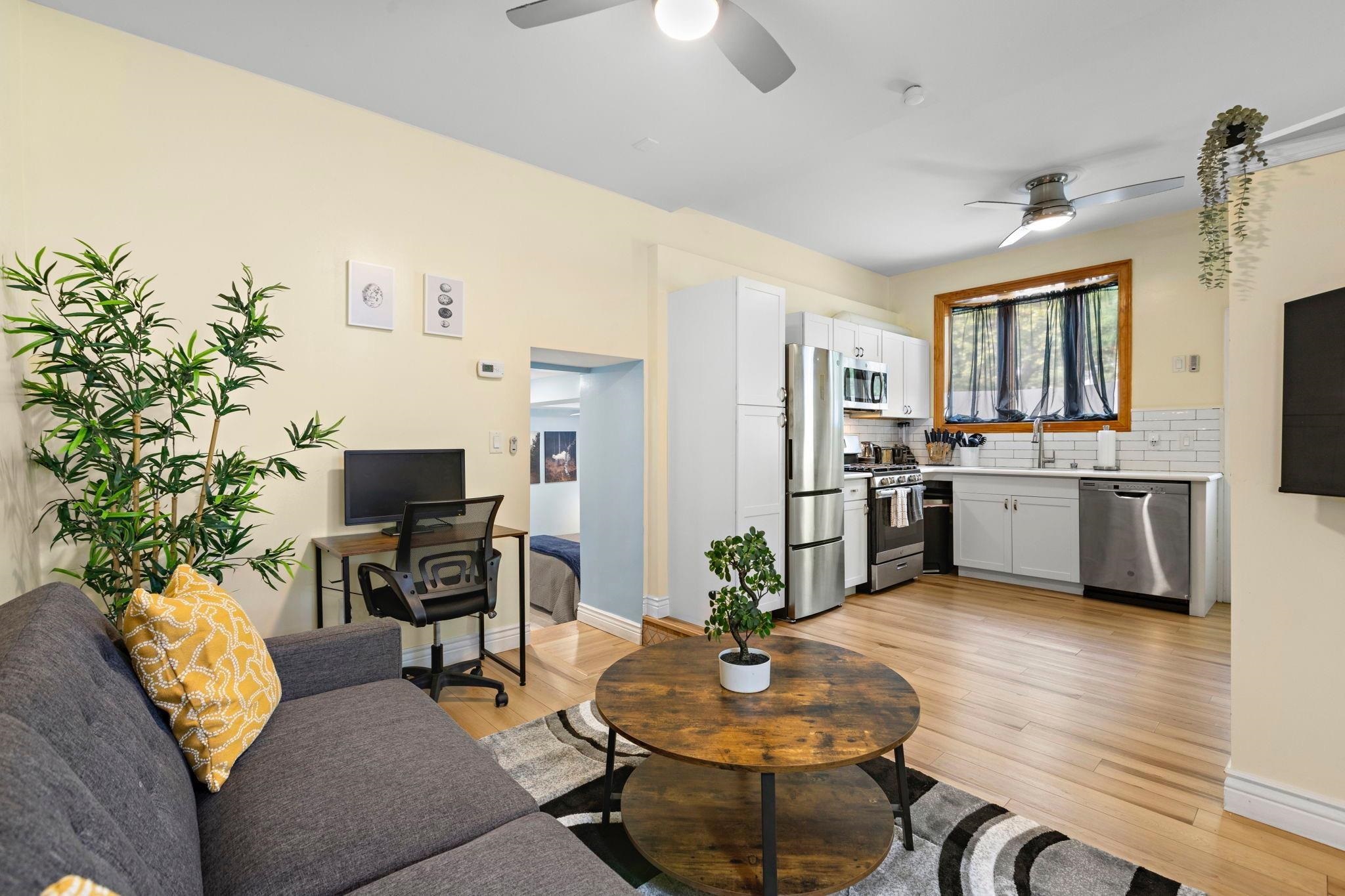 137 WEST 15TH ST Unit: G