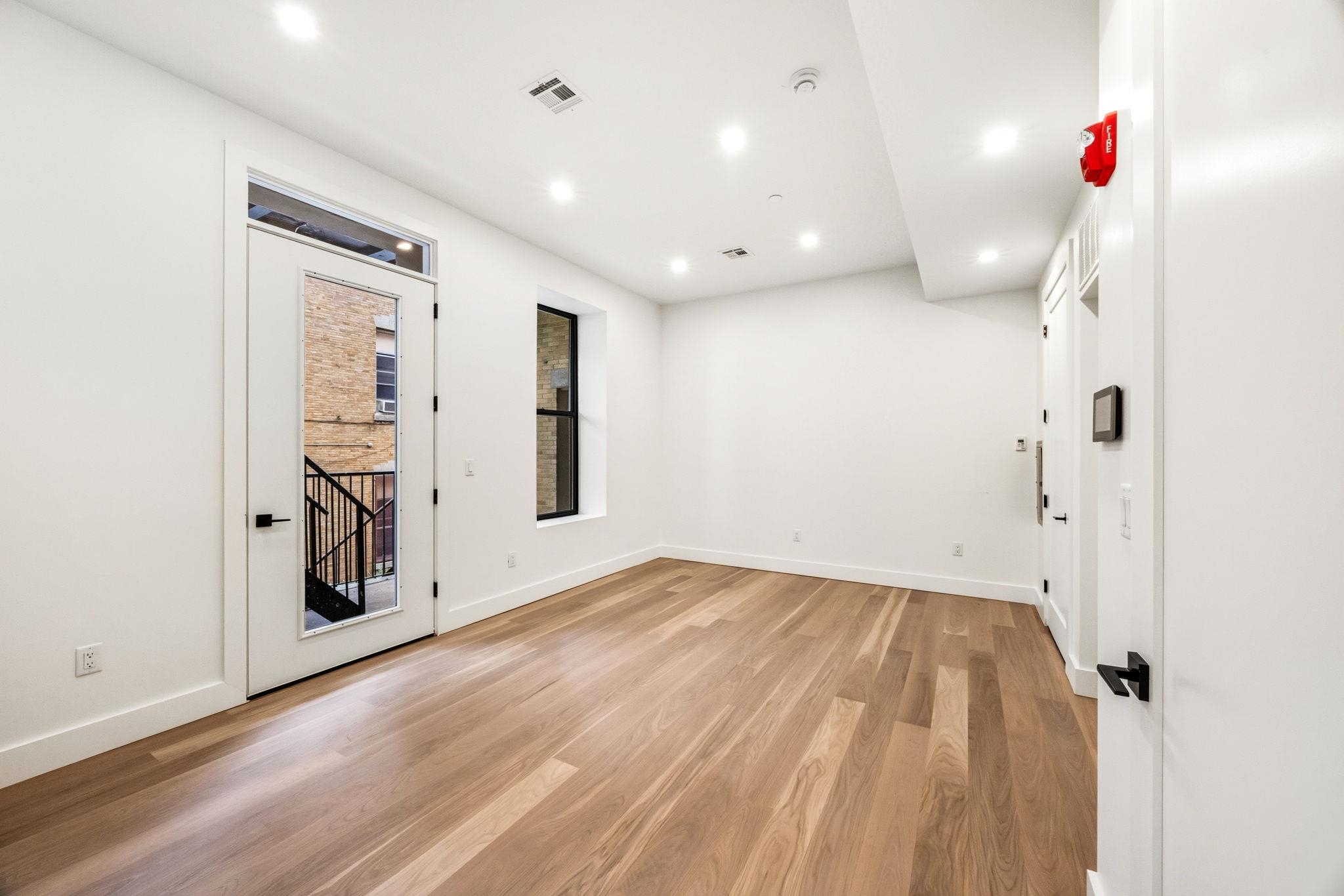 166 HANCOCK AVE Unit: 102