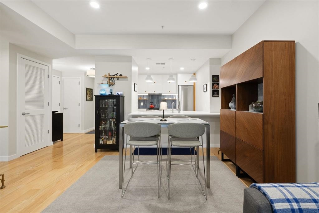 222 MONTGOMERY ST Unit: 1-J