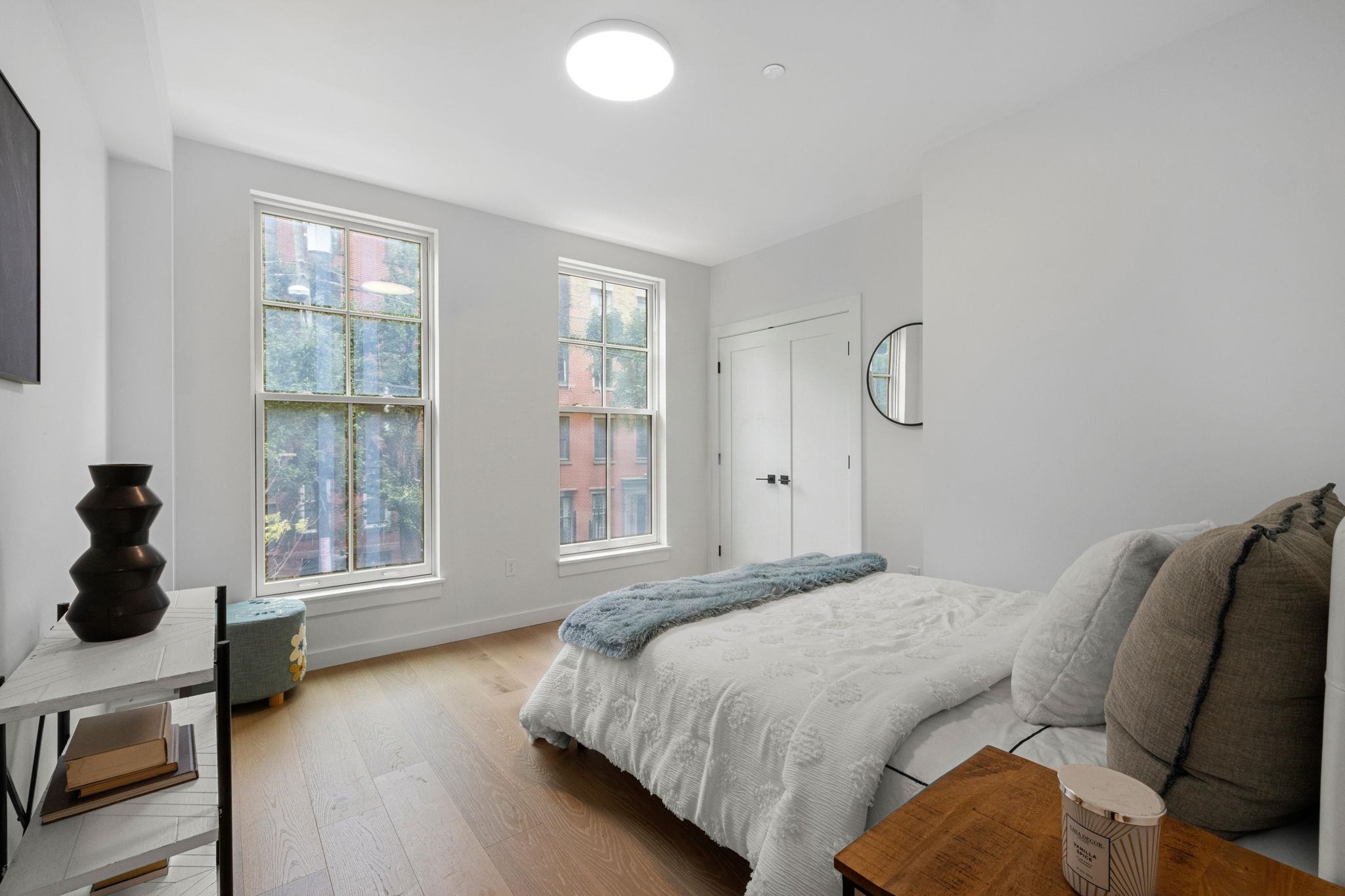 318 BARROW ST Unit: 1