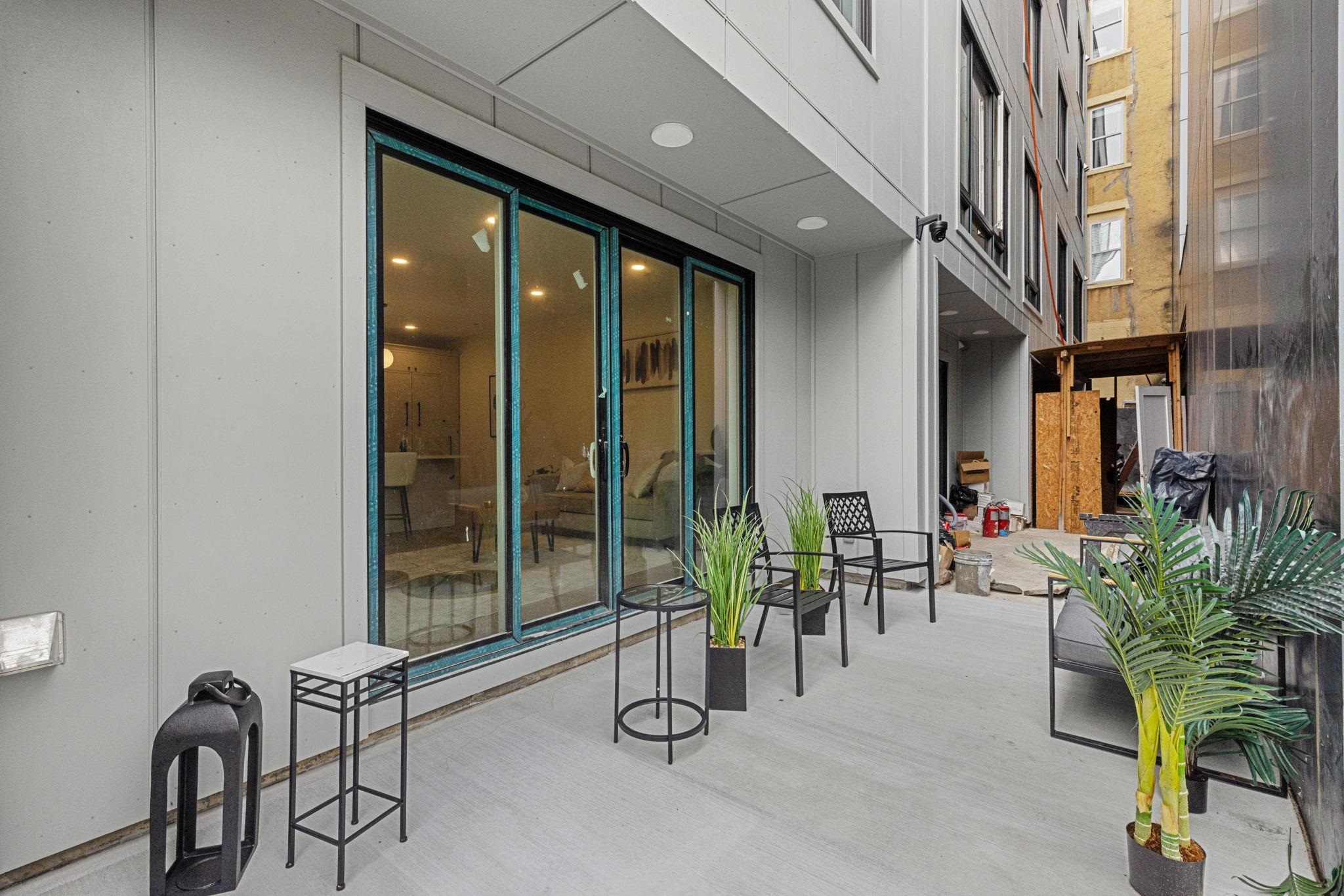318 BARROW ST Unit: 1