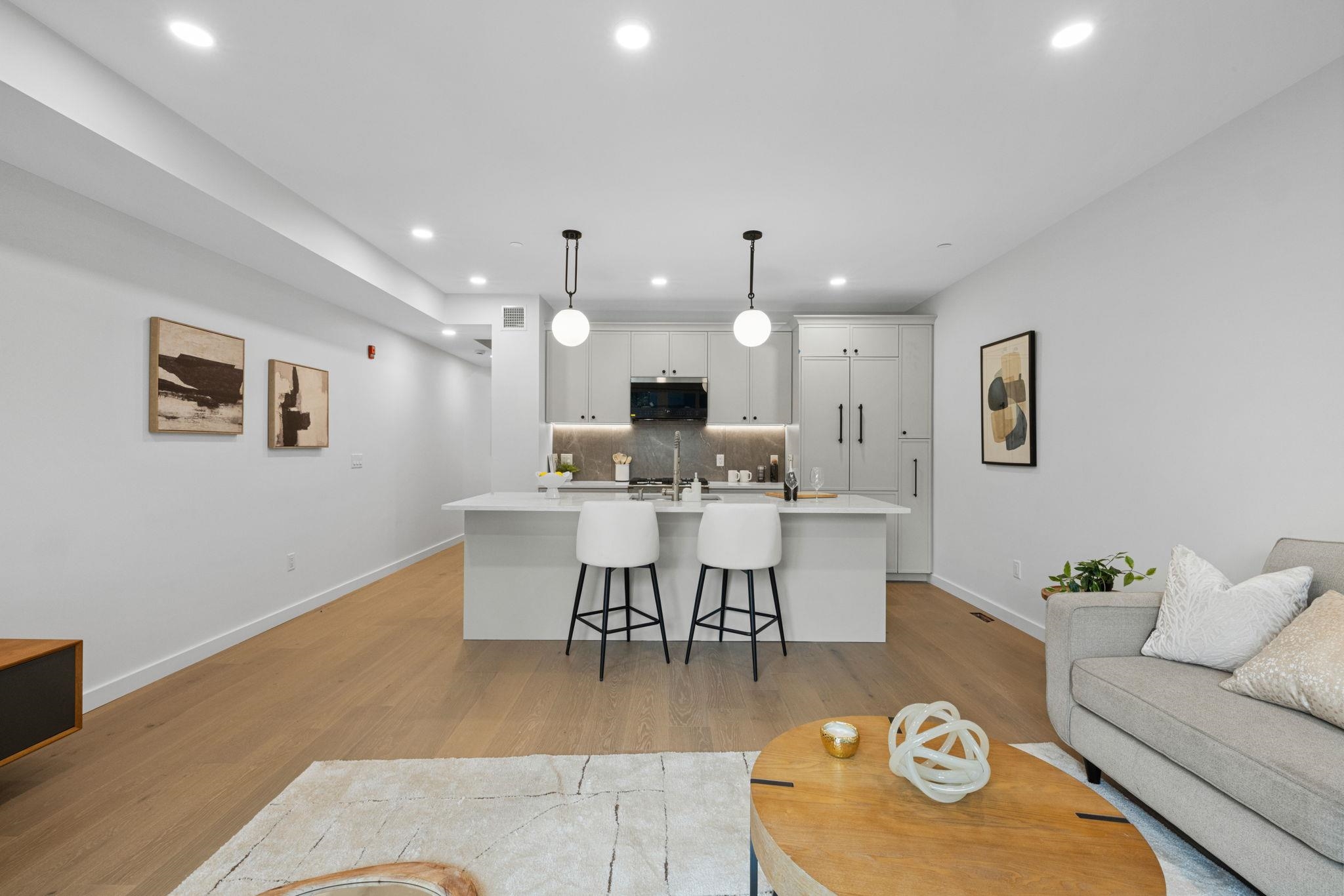 318 BARROW ST Unit: 1