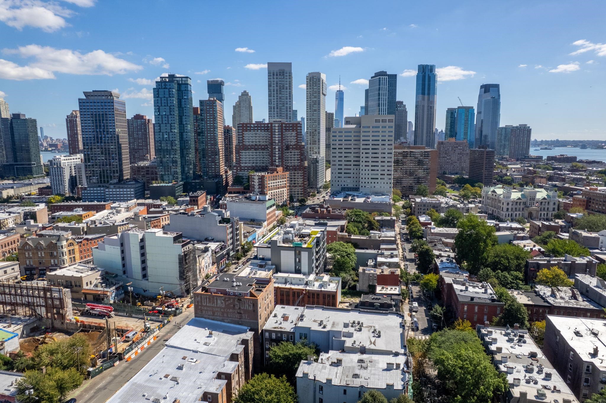 318 BARROW ST Unit: 1
