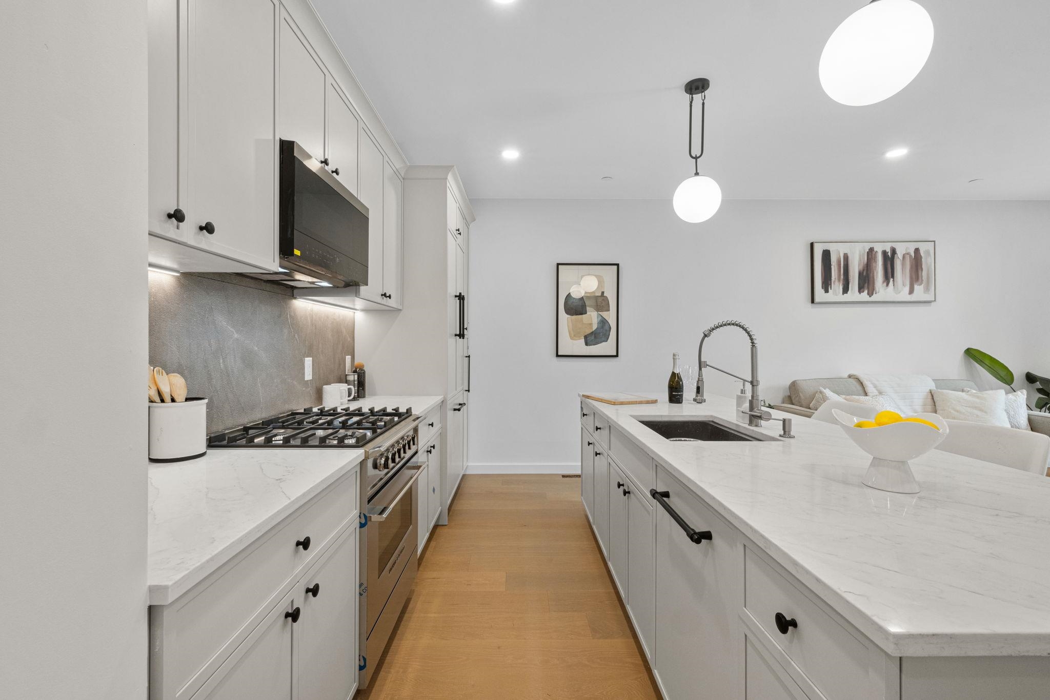 318 BARROW ST Unit: 1
