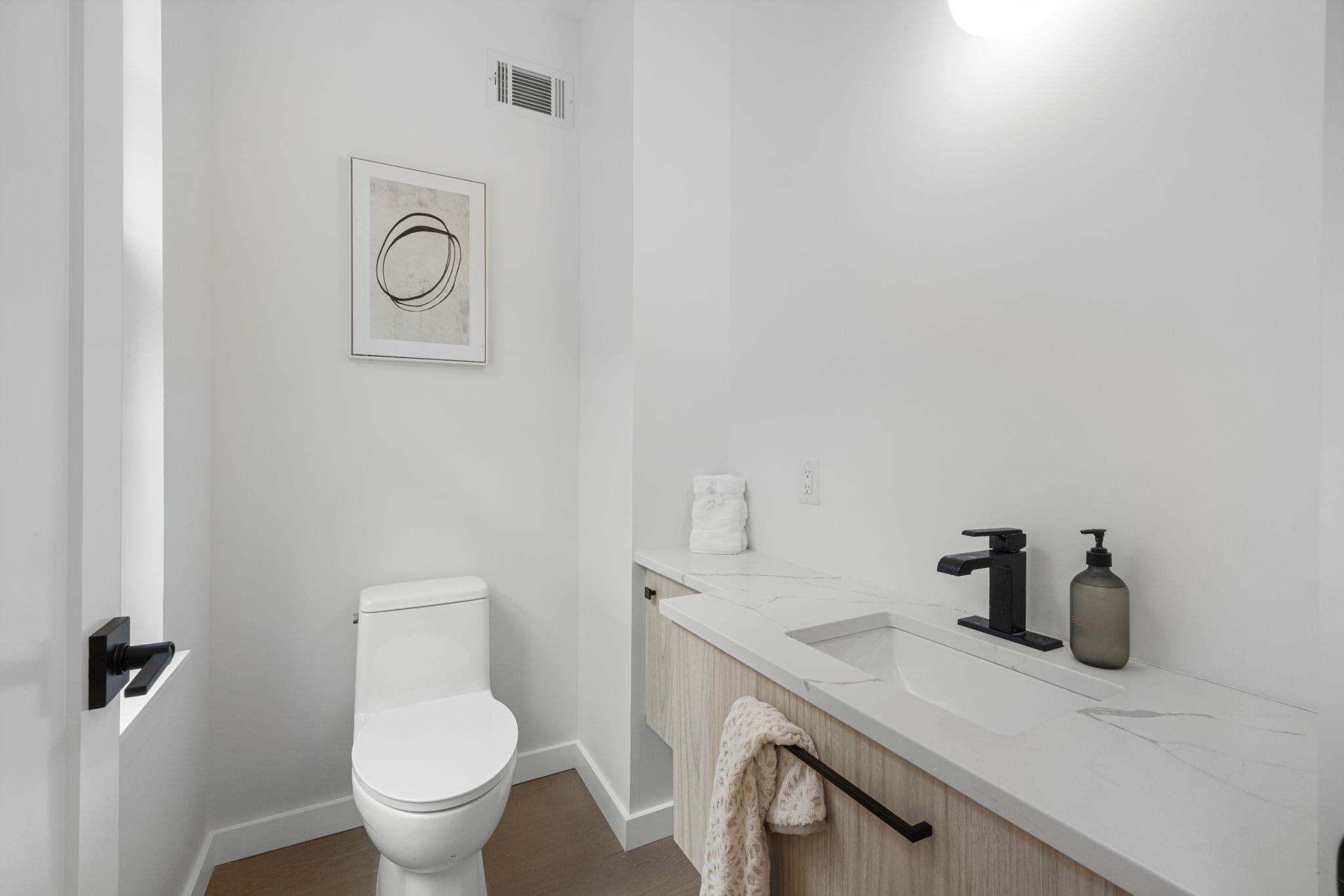 318 BARROW ST Unit: 1