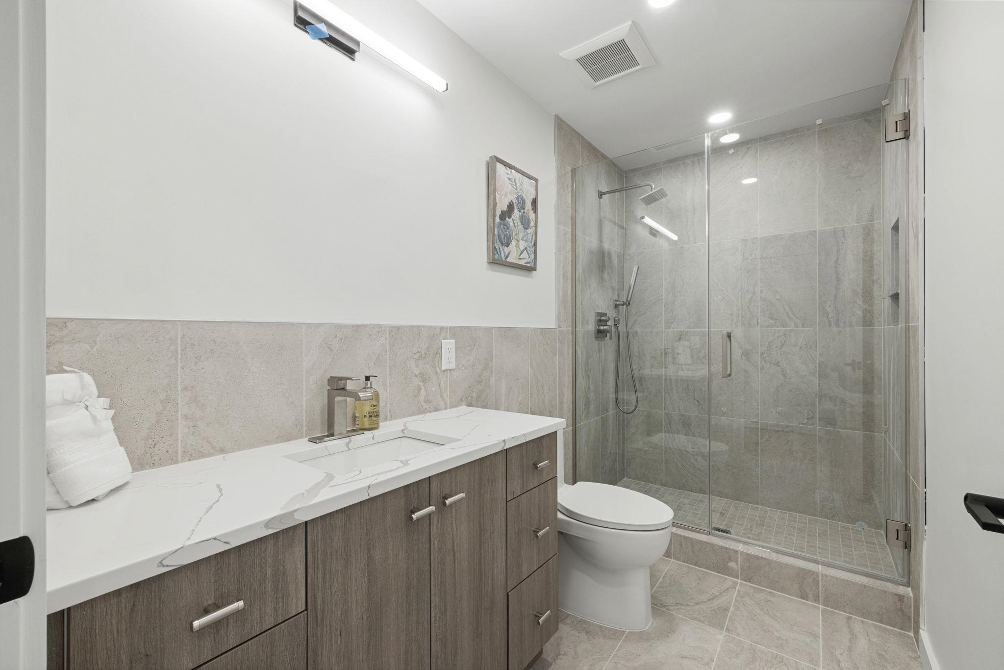 318 BARROW ST Unit: 1
