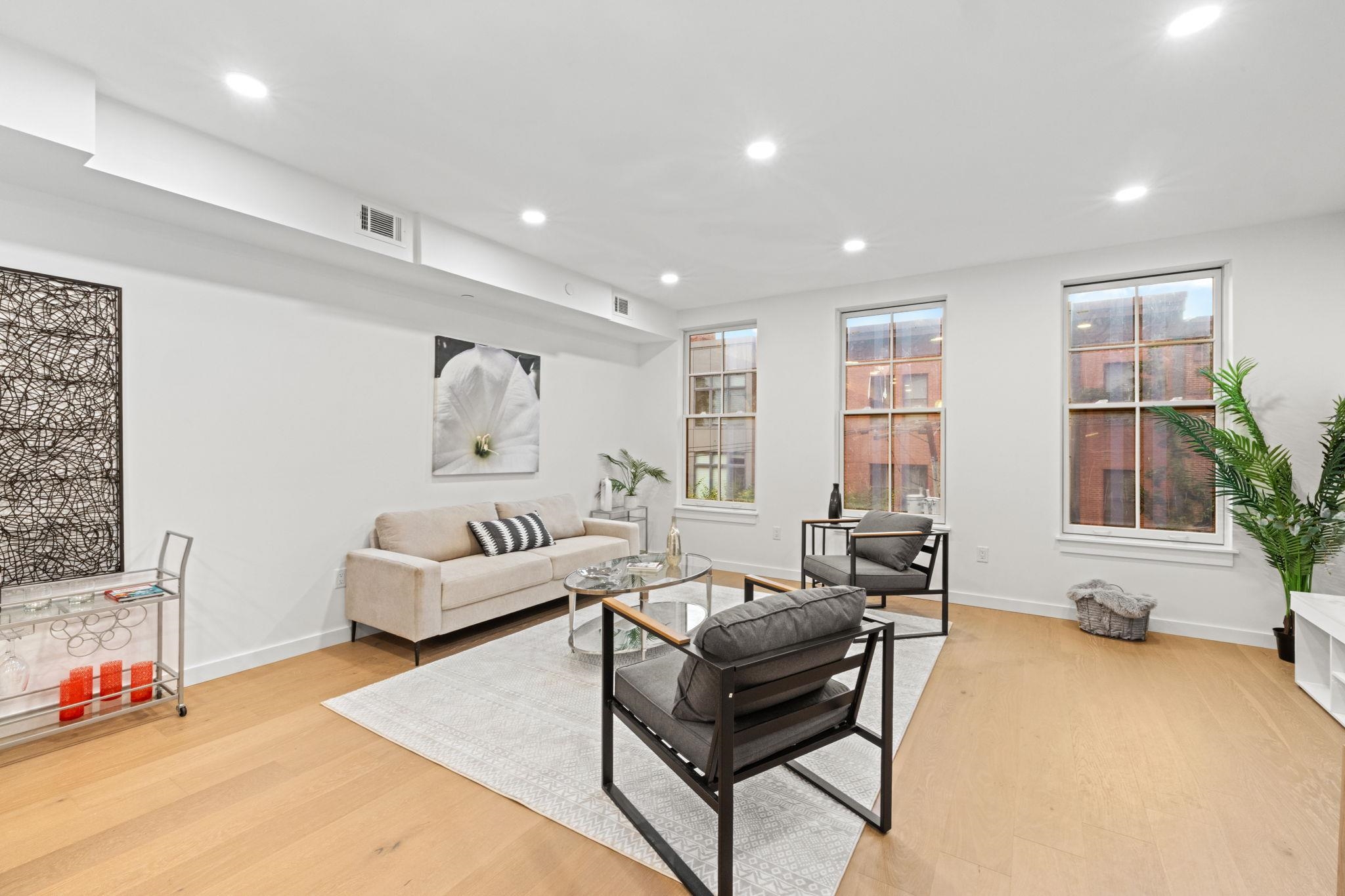 316 BARROW ST Unit: 2