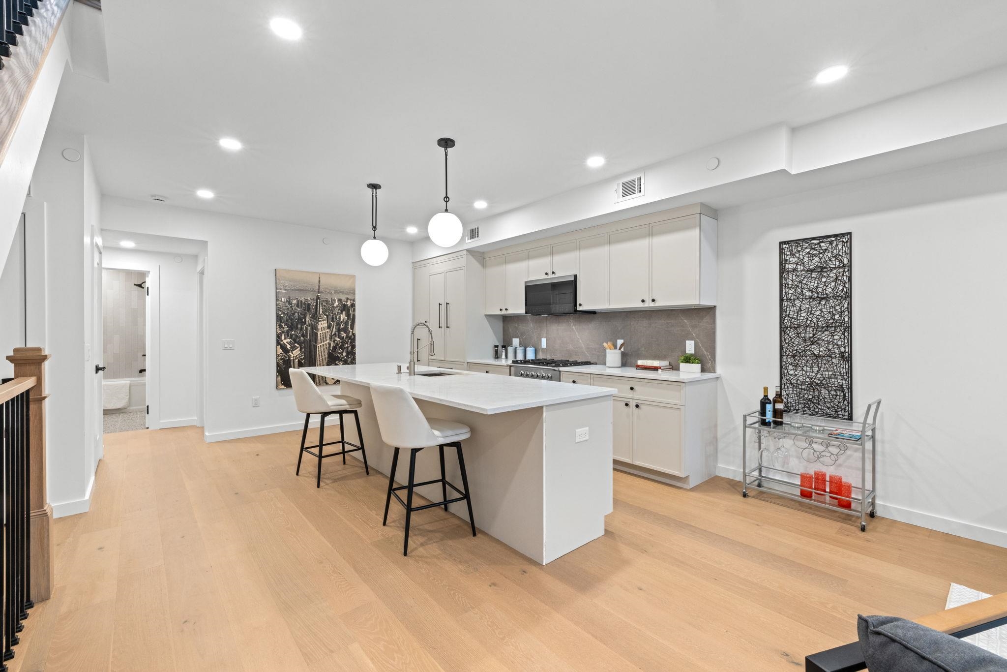 316 BARROW ST Unit: 2