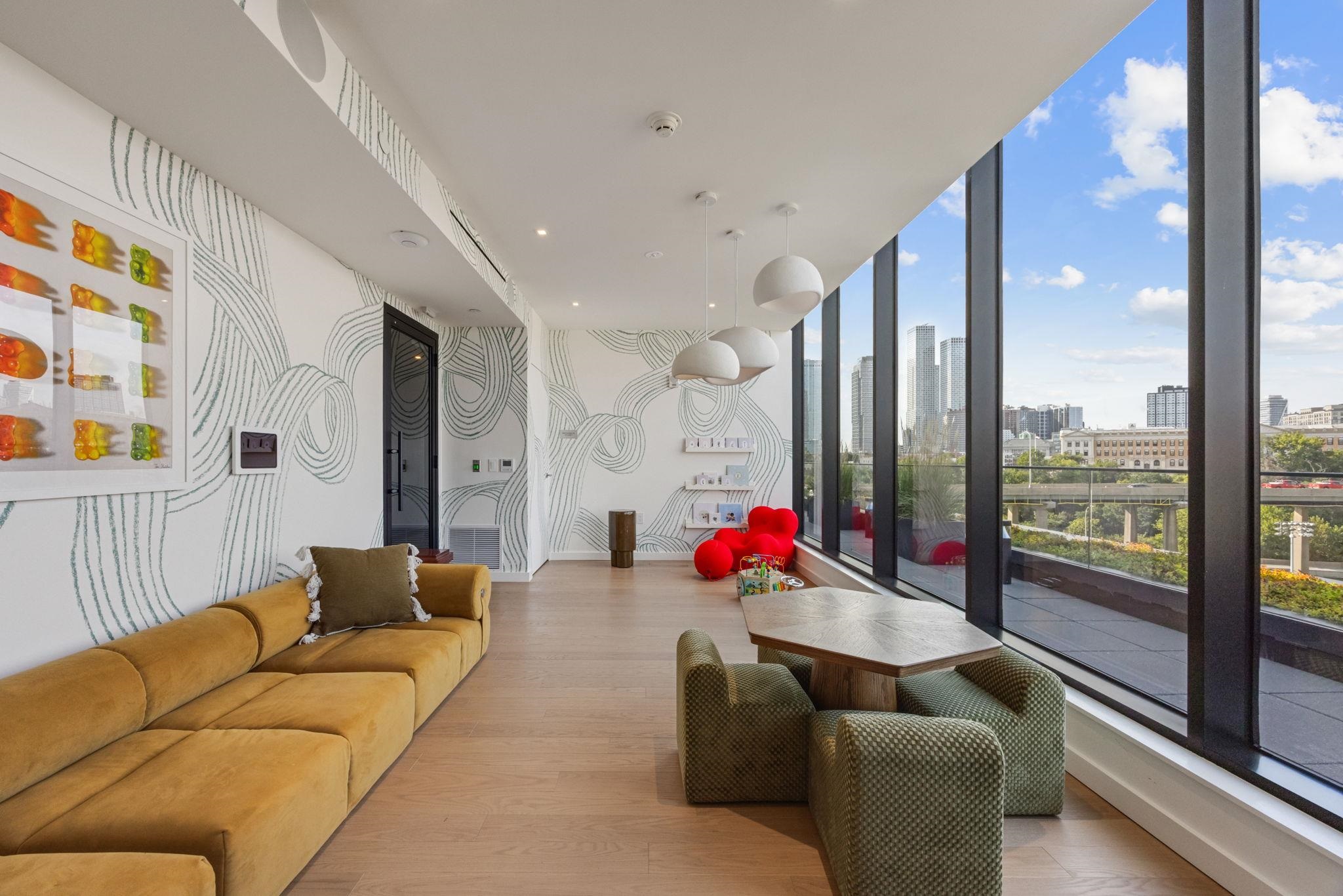 387 8TH ST Unit: 2D