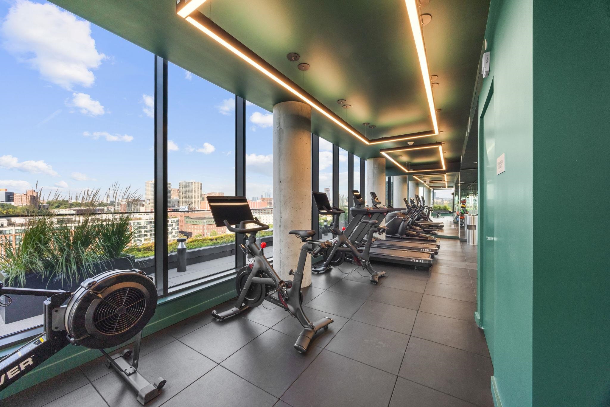 387 8TH ST Unit: 2D