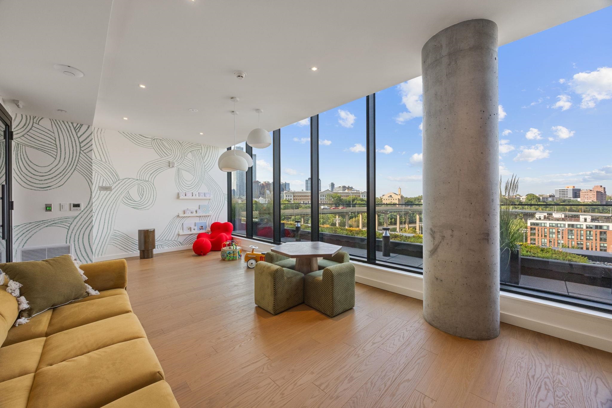 387 8TH ST Unit: 2D