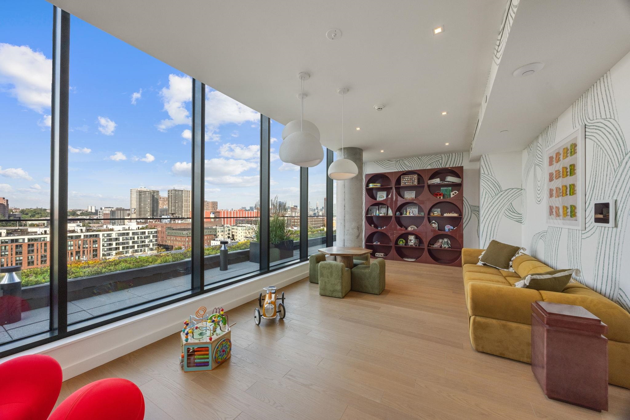 387 8TH ST Unit: 2D