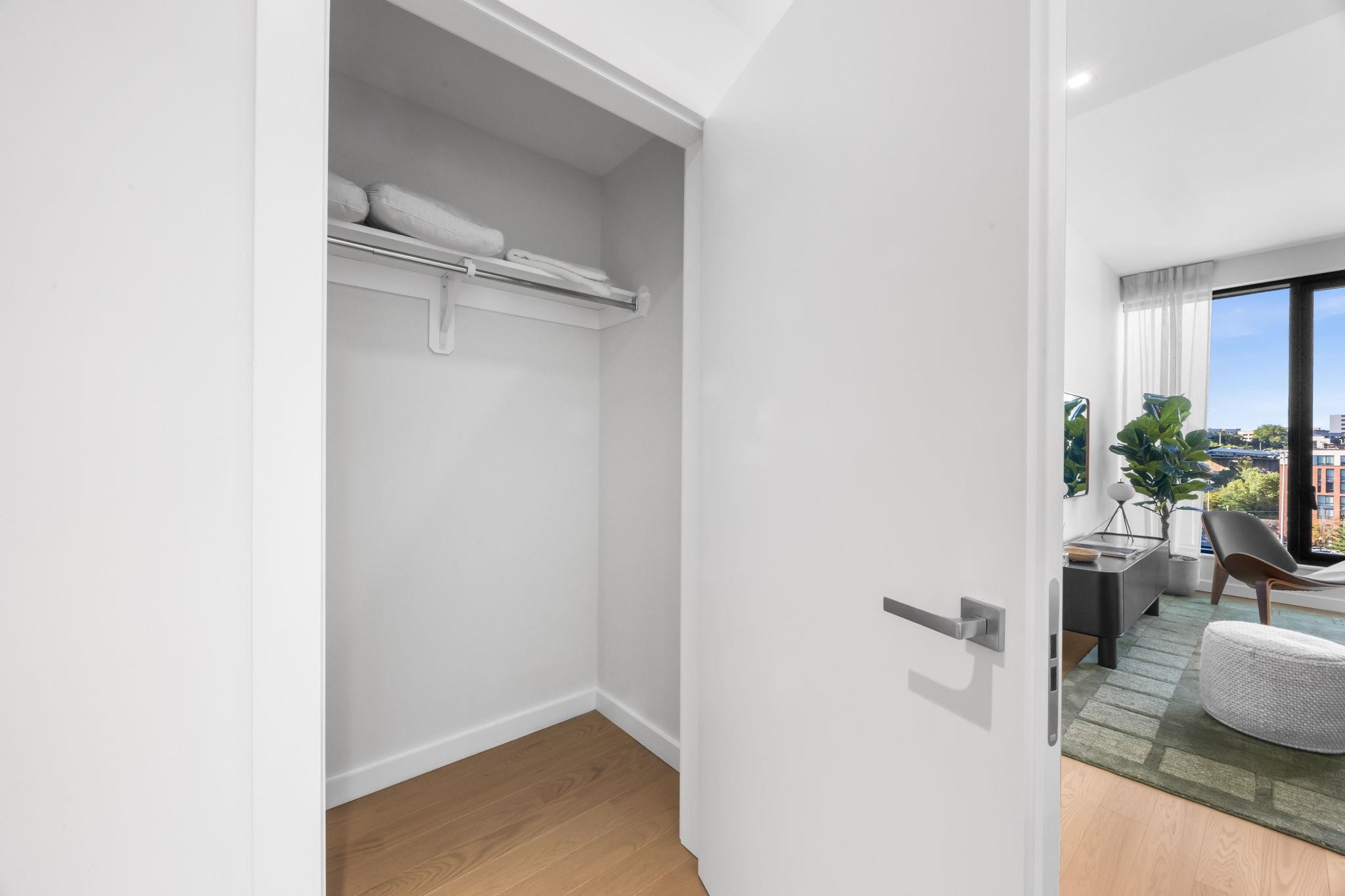 387 8TH ST Unit: 2D