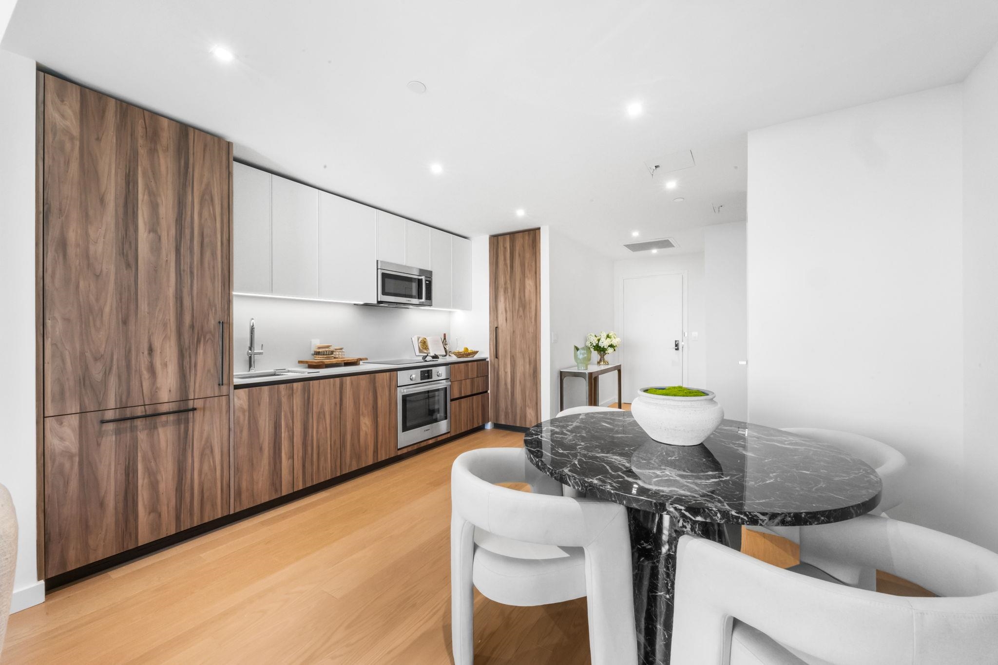 387 8TH ST Unit: 2H