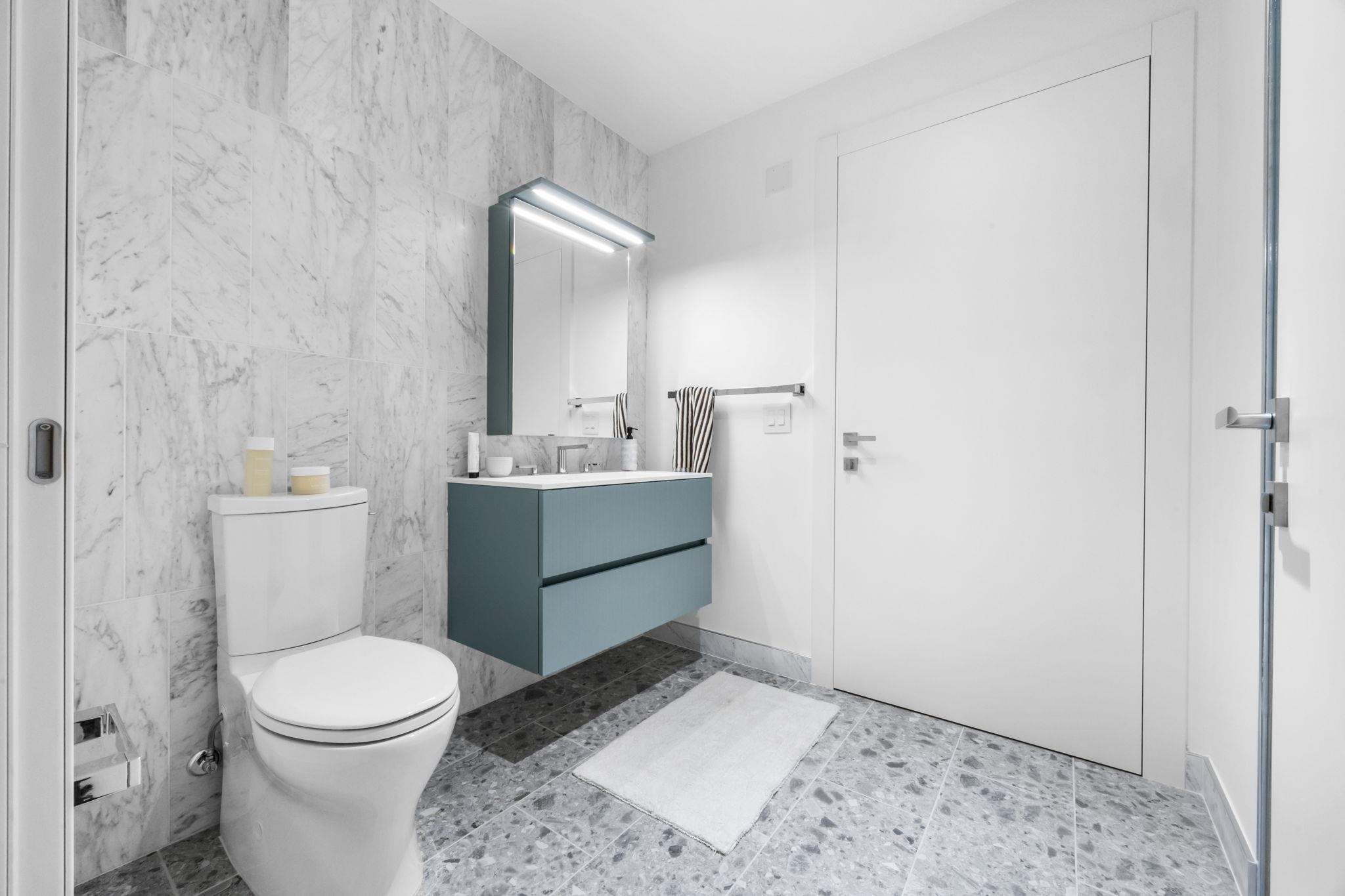 387 8TH ST Unit: 2H
