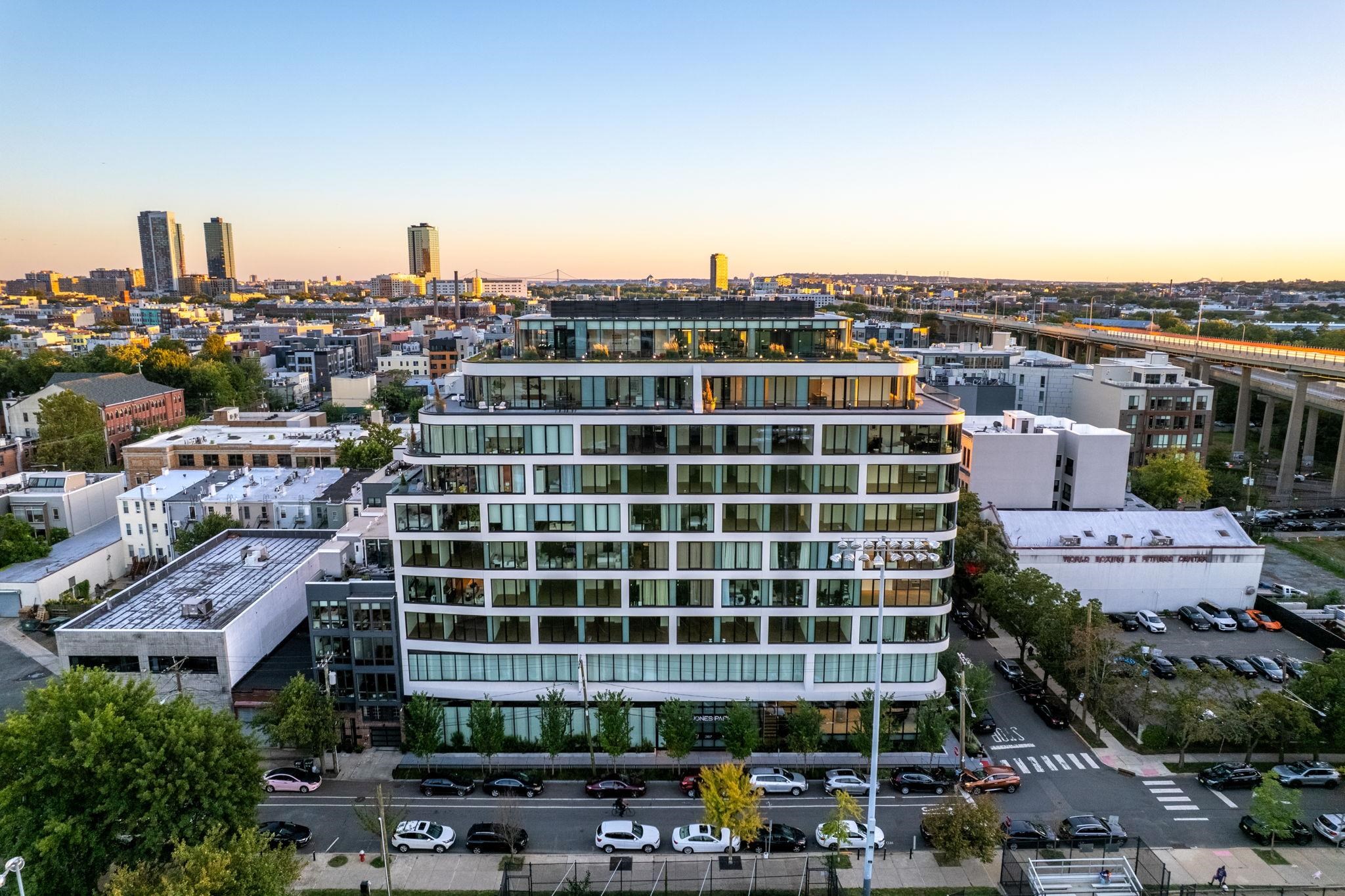 387 8TH ST Unit: 2H