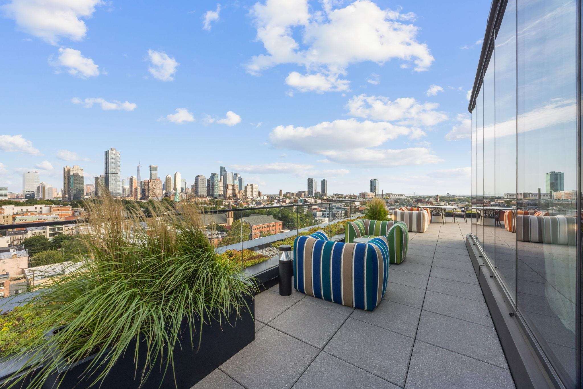 387 8TH ST Unit: 2H