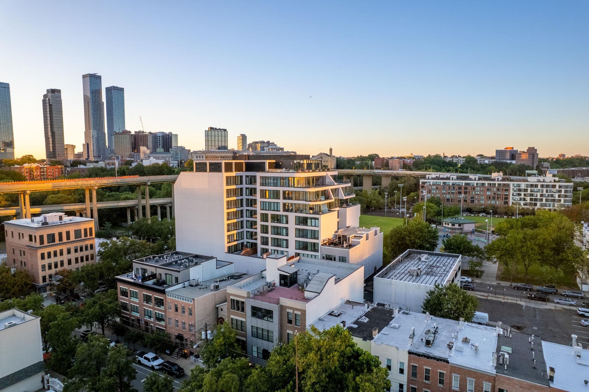 387 8TH ST Unit: 2H