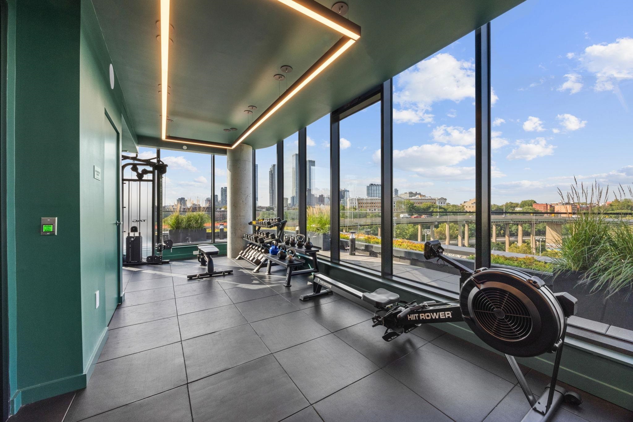 387 8TH ST Unit: 4i