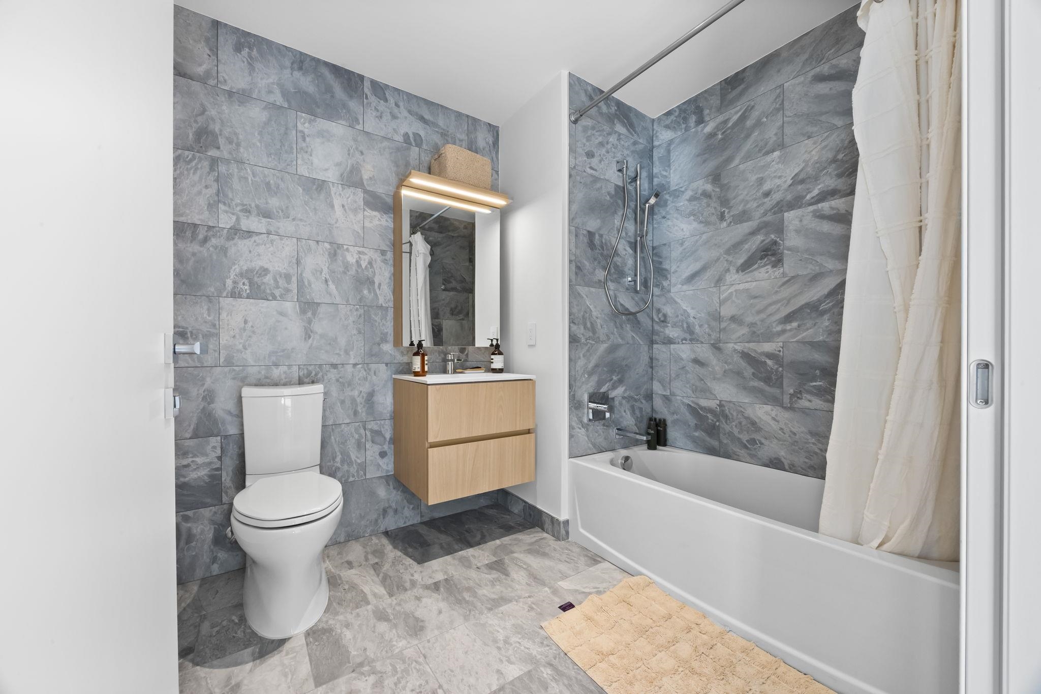 387 8TH ST Unit: 4i