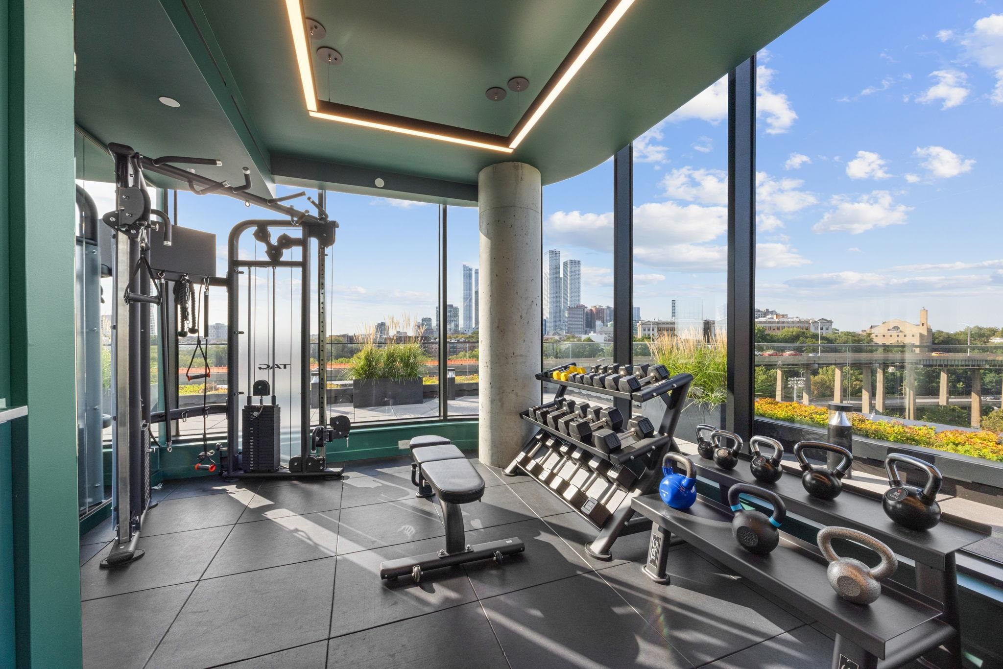 387 8TH ST Unit: 4i