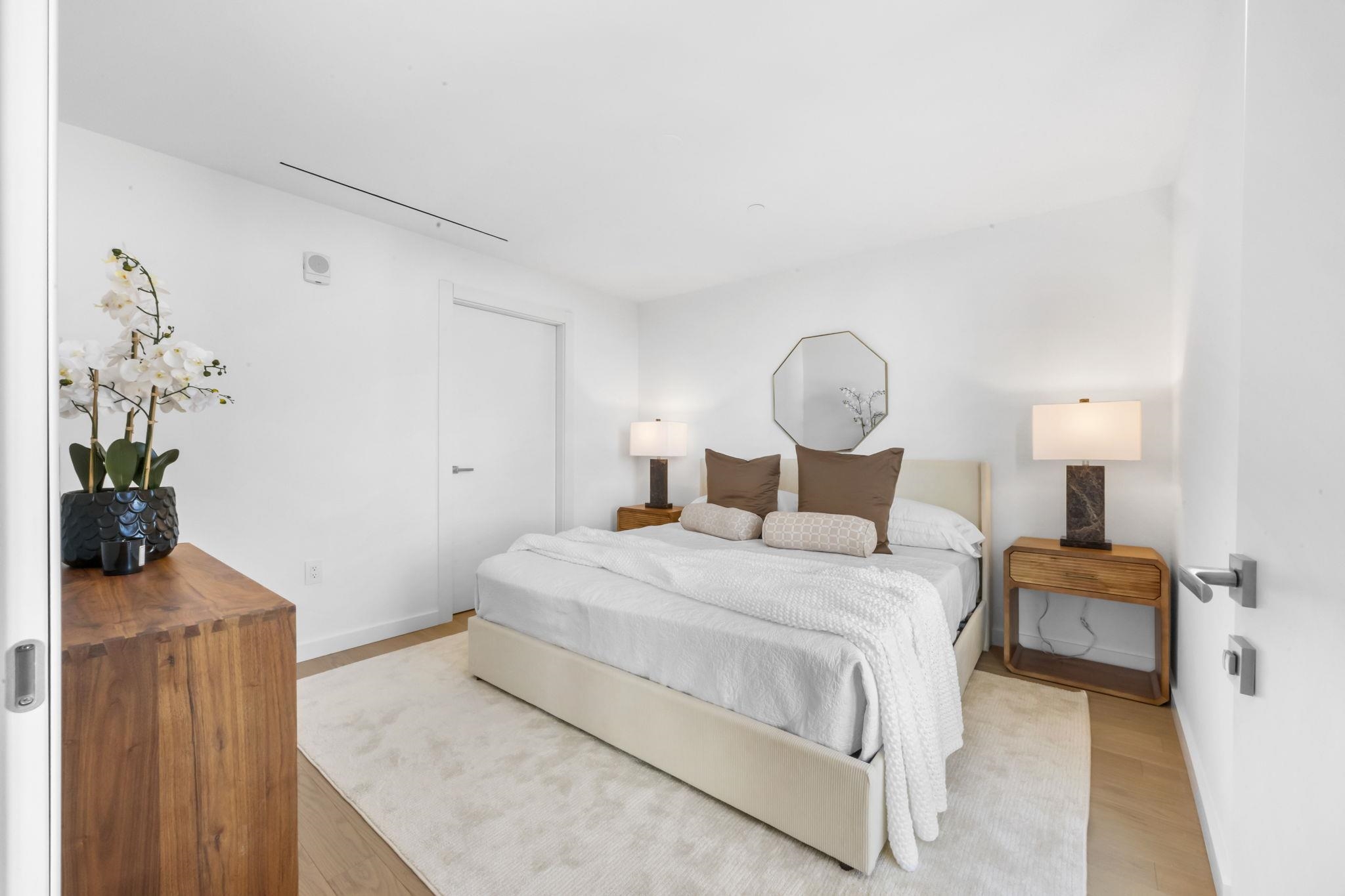 387 8TH ST Unit: 5C