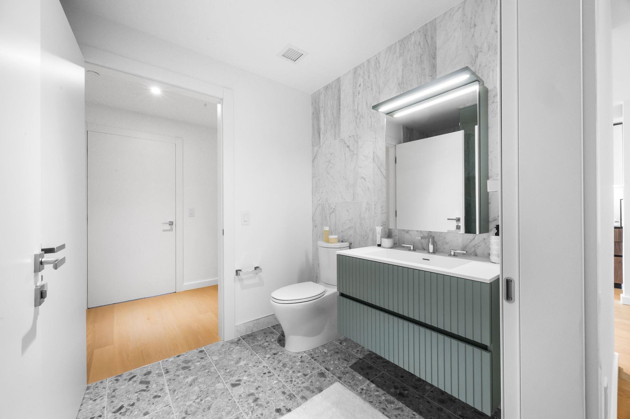 387 8TH ST Unit: 5C