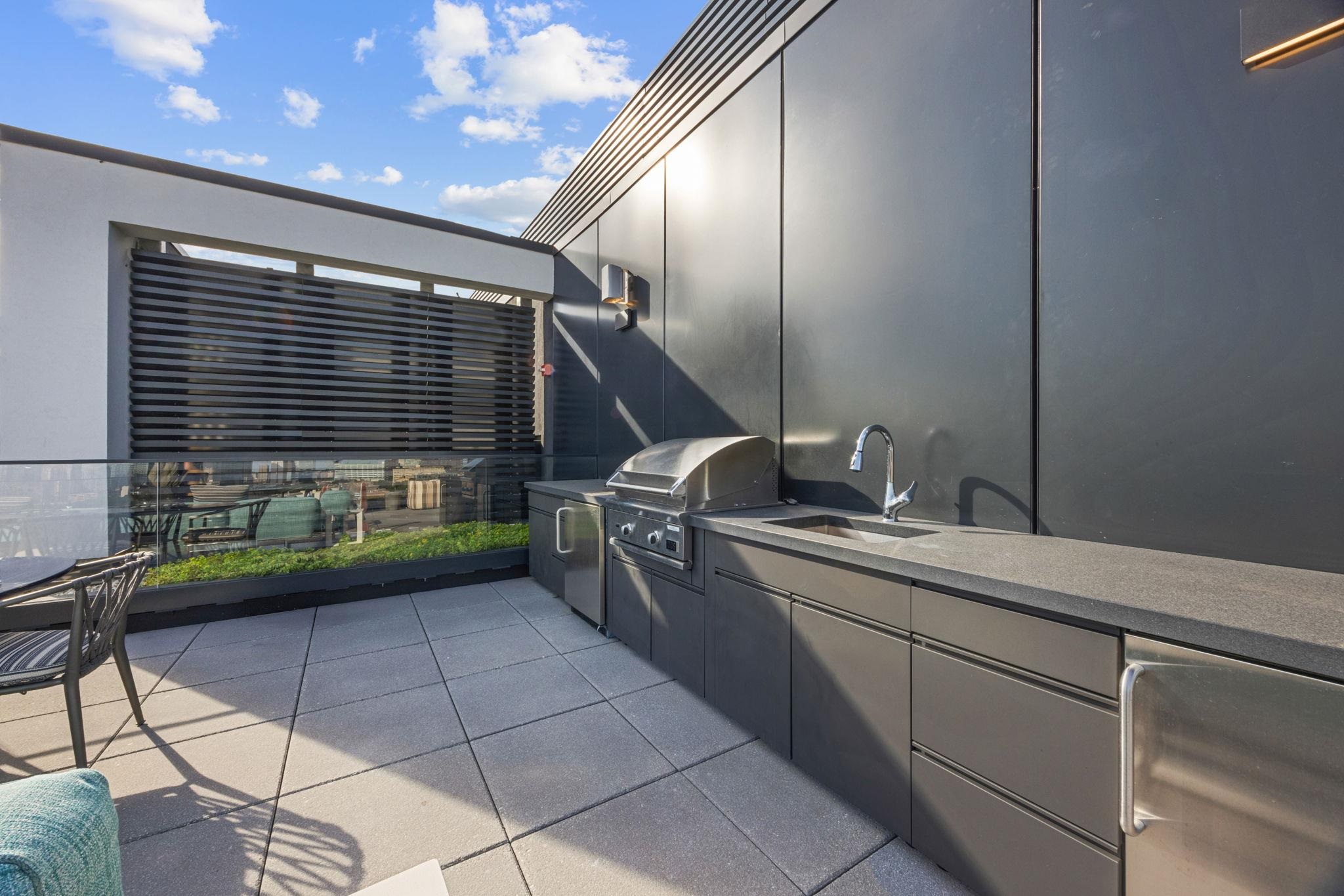 387 8TH ST Unit: 7V