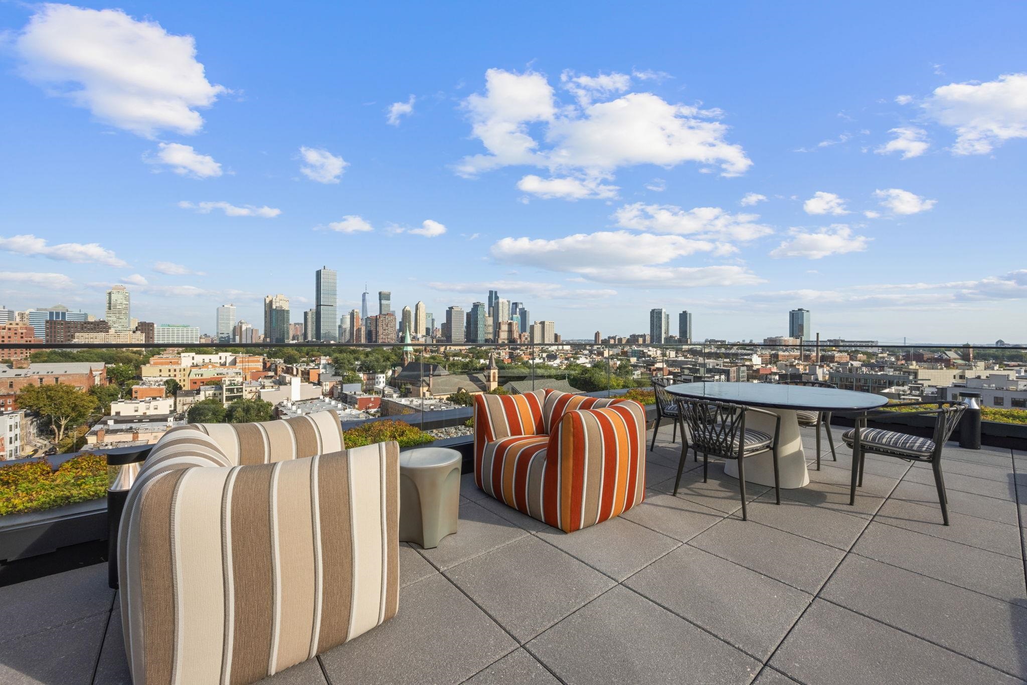 387 8TH ST Unit: 7V