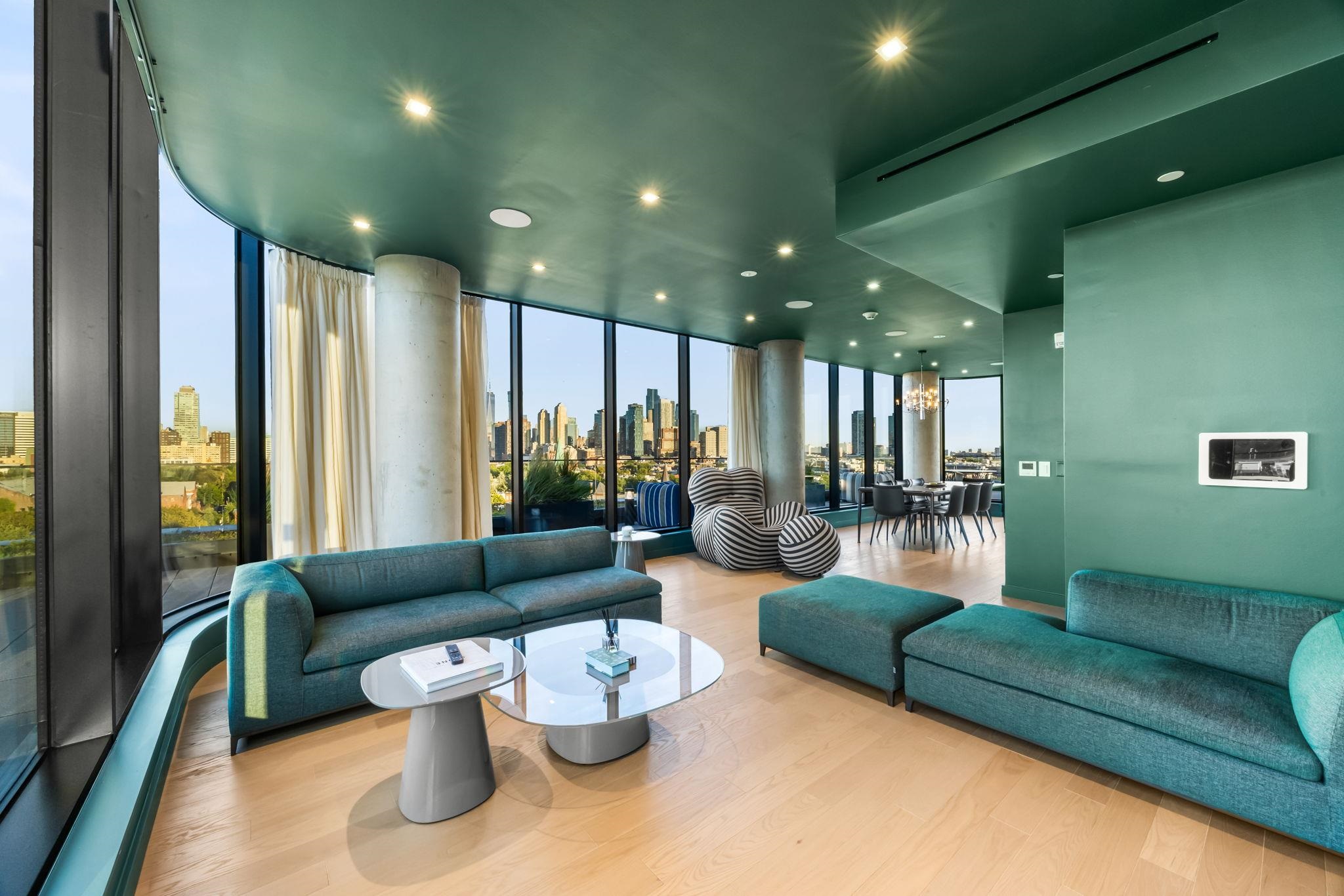 387 8TH ST Unit: 7V