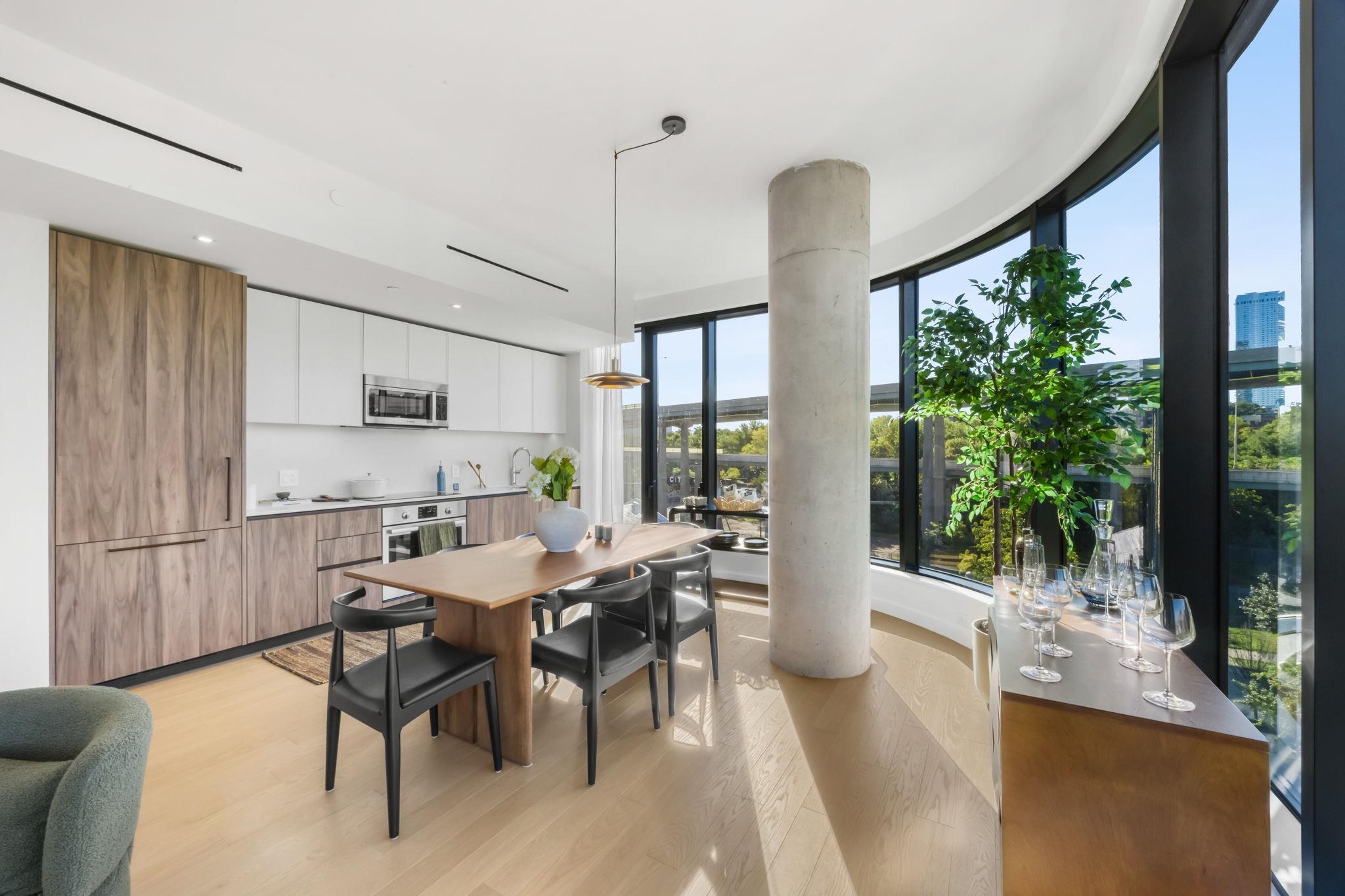 387 8TH ST Unit: 7V
