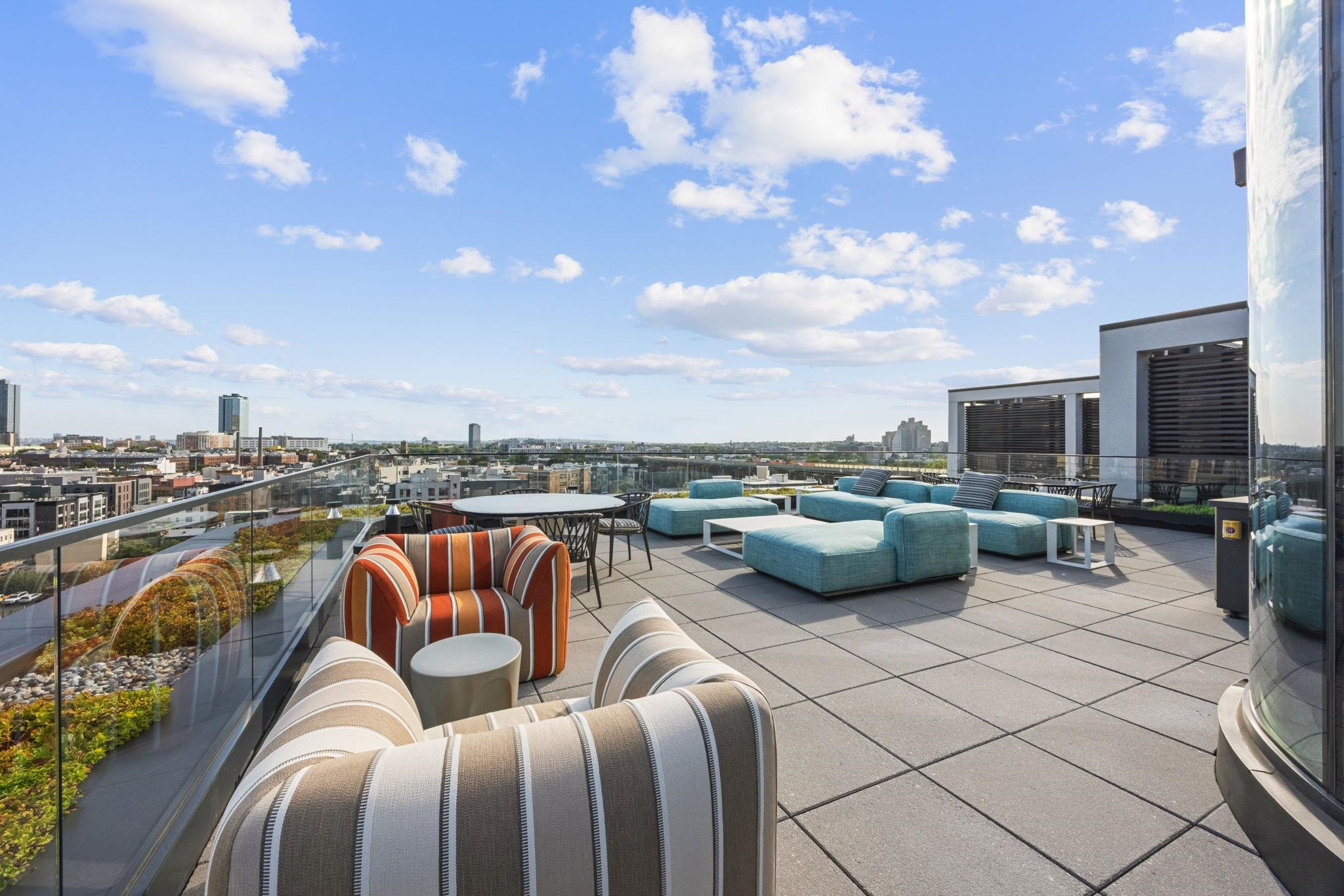 387 8TH ST Unit: 7V