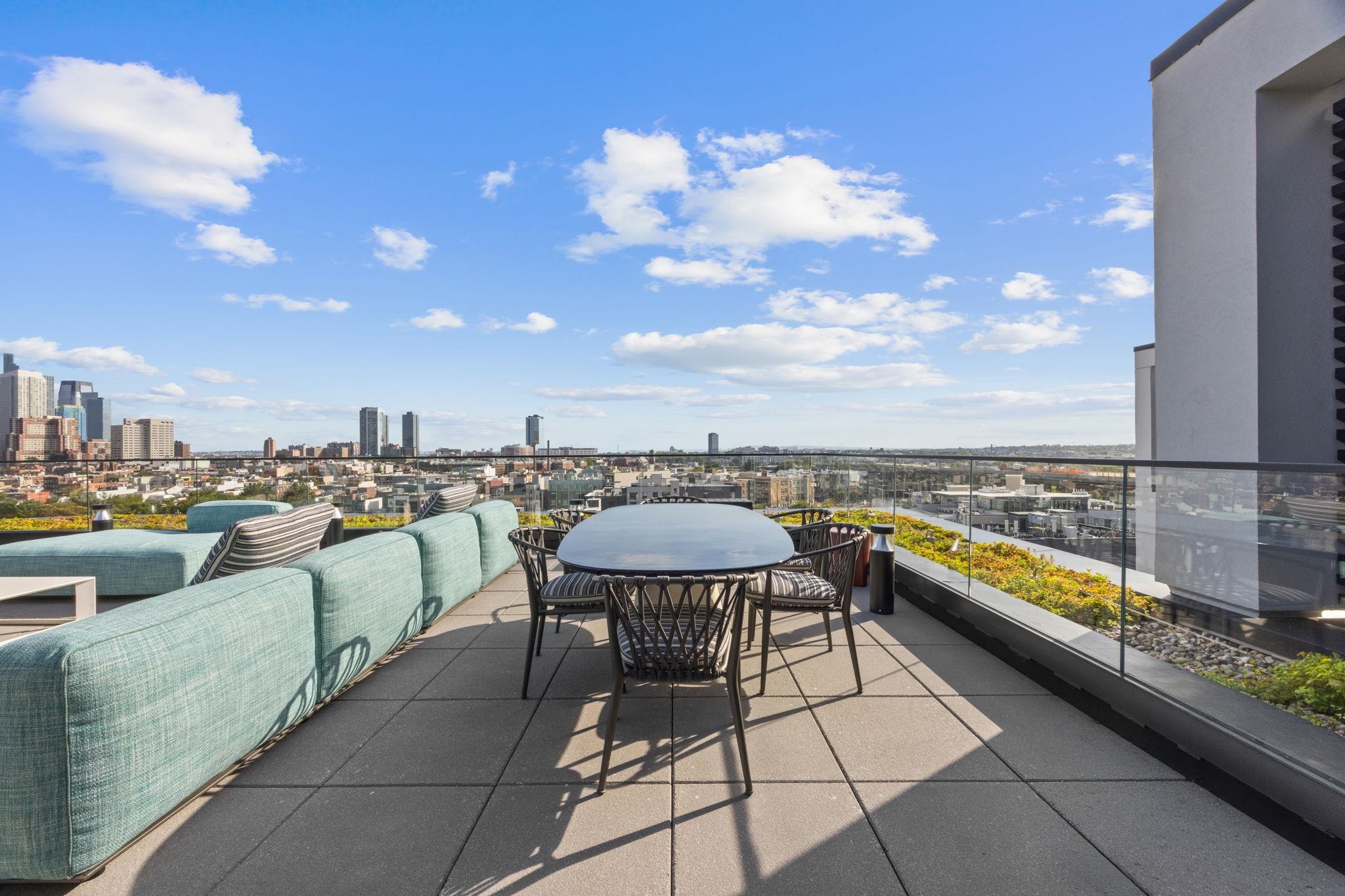 387 8TH ST Unit: 7V