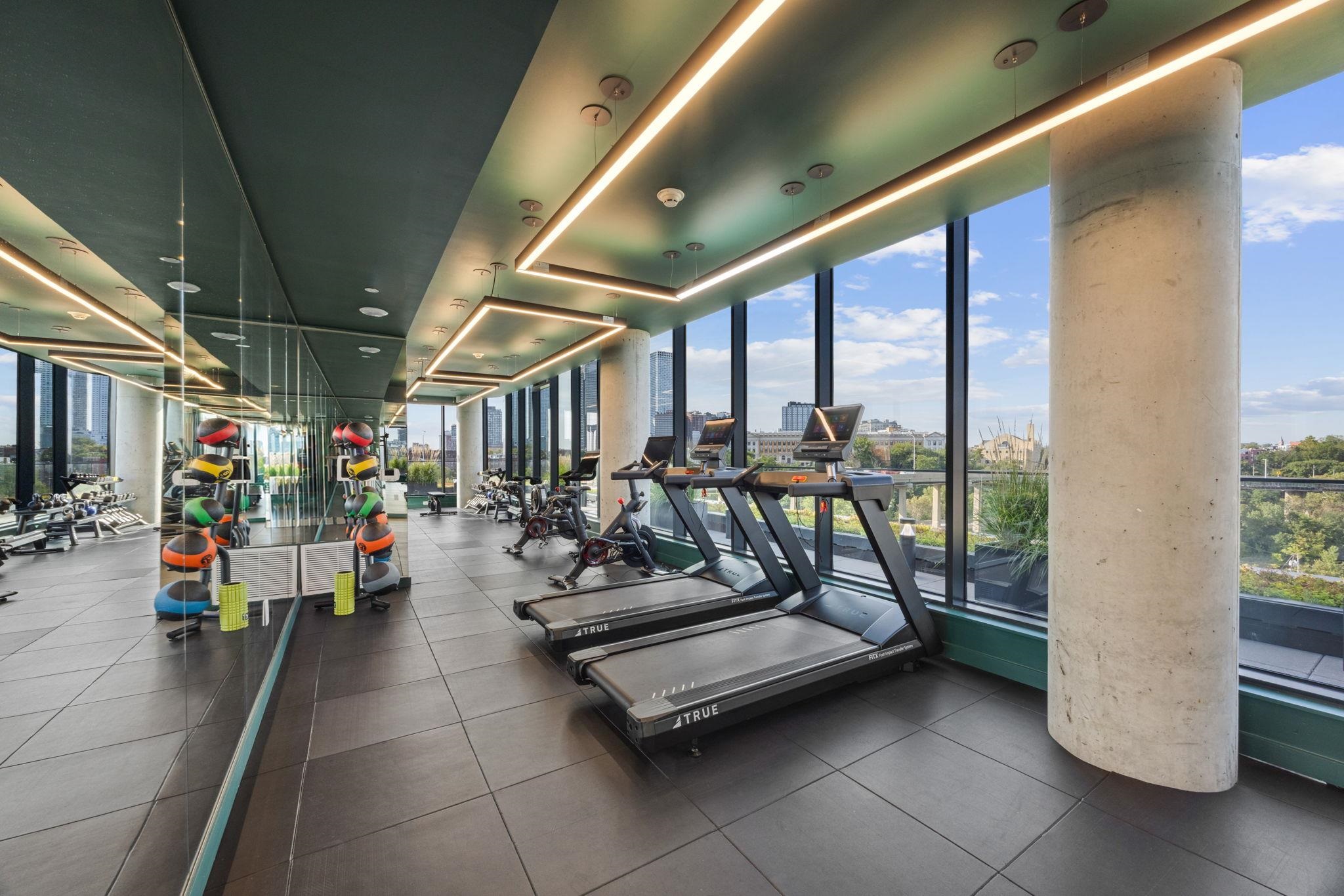 387 8TH ST Unit: 7V
