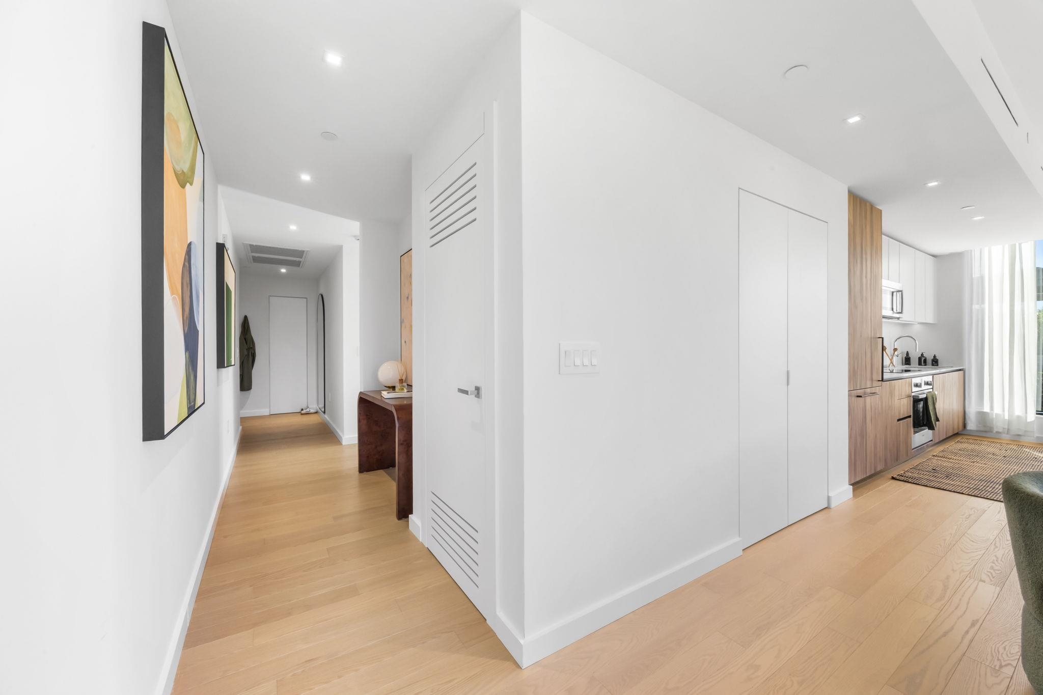 387 8TH ST Unit: 8Z