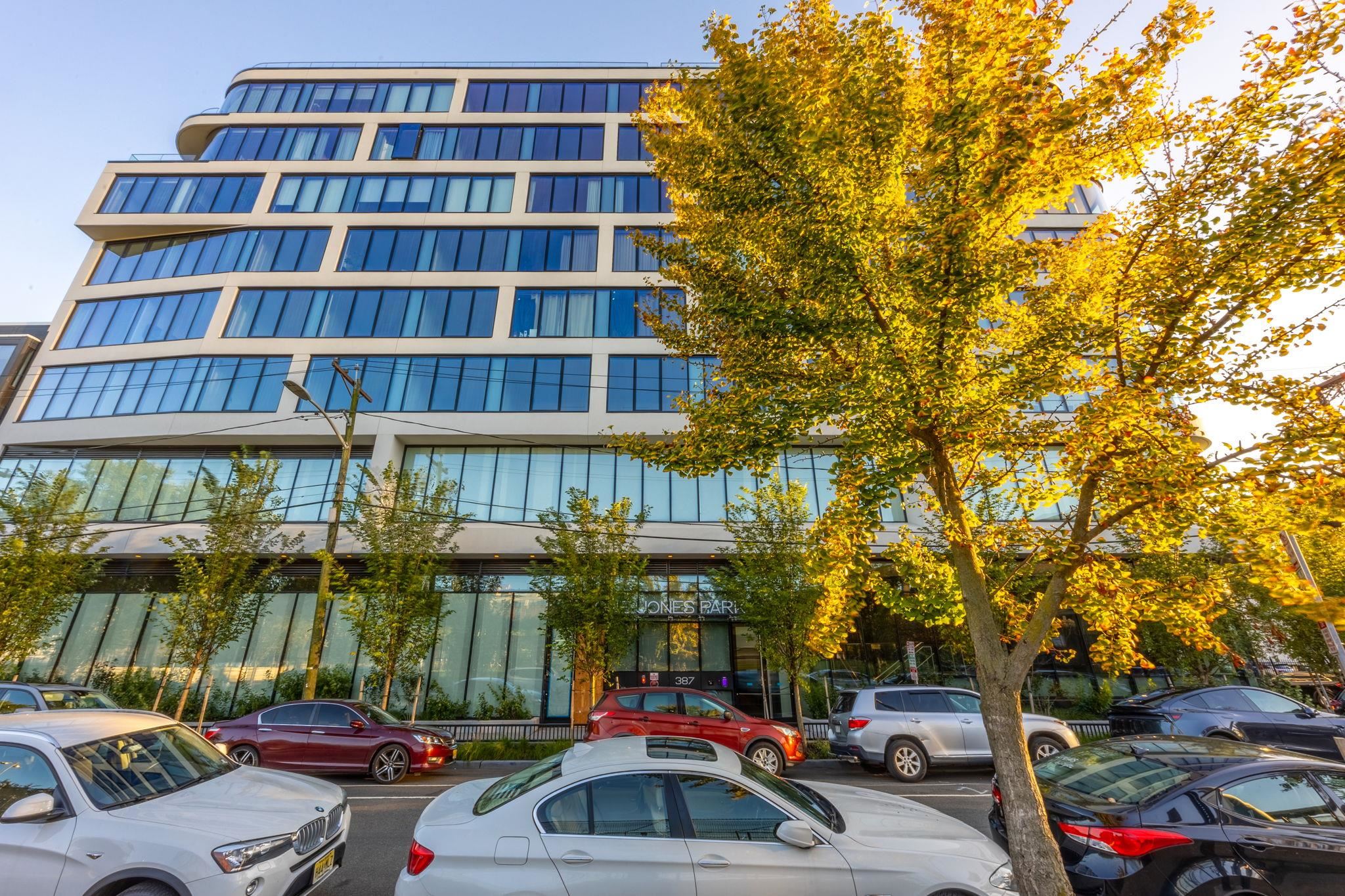 387 8TH ST Unit: 8Z