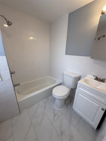 900 BERGENLINE AVE Unit: 7