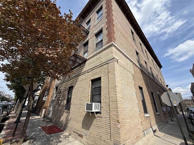 900 BERGENLINE AVE Unit: 7