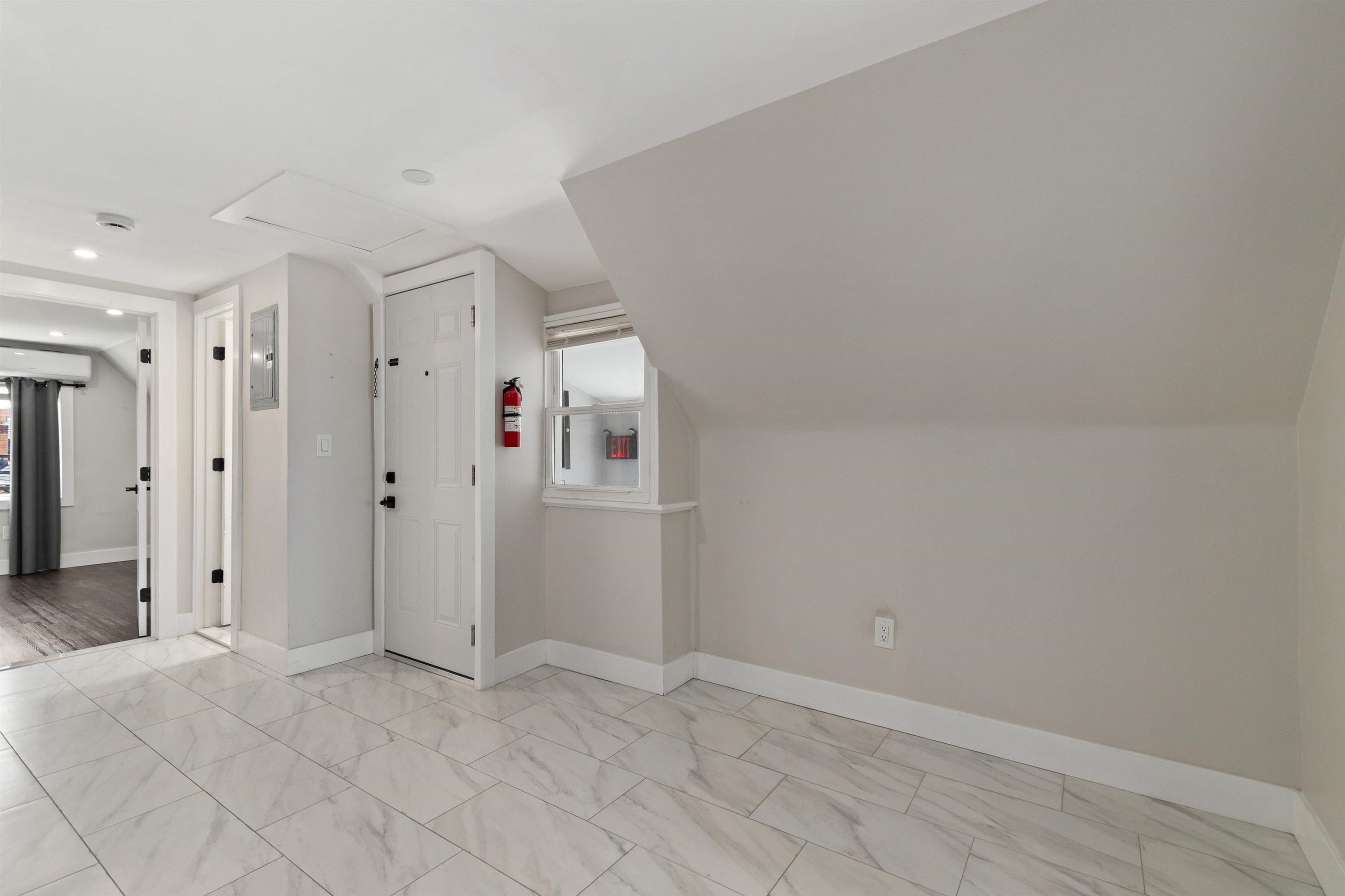 8516 3RD AVE Unit: 4