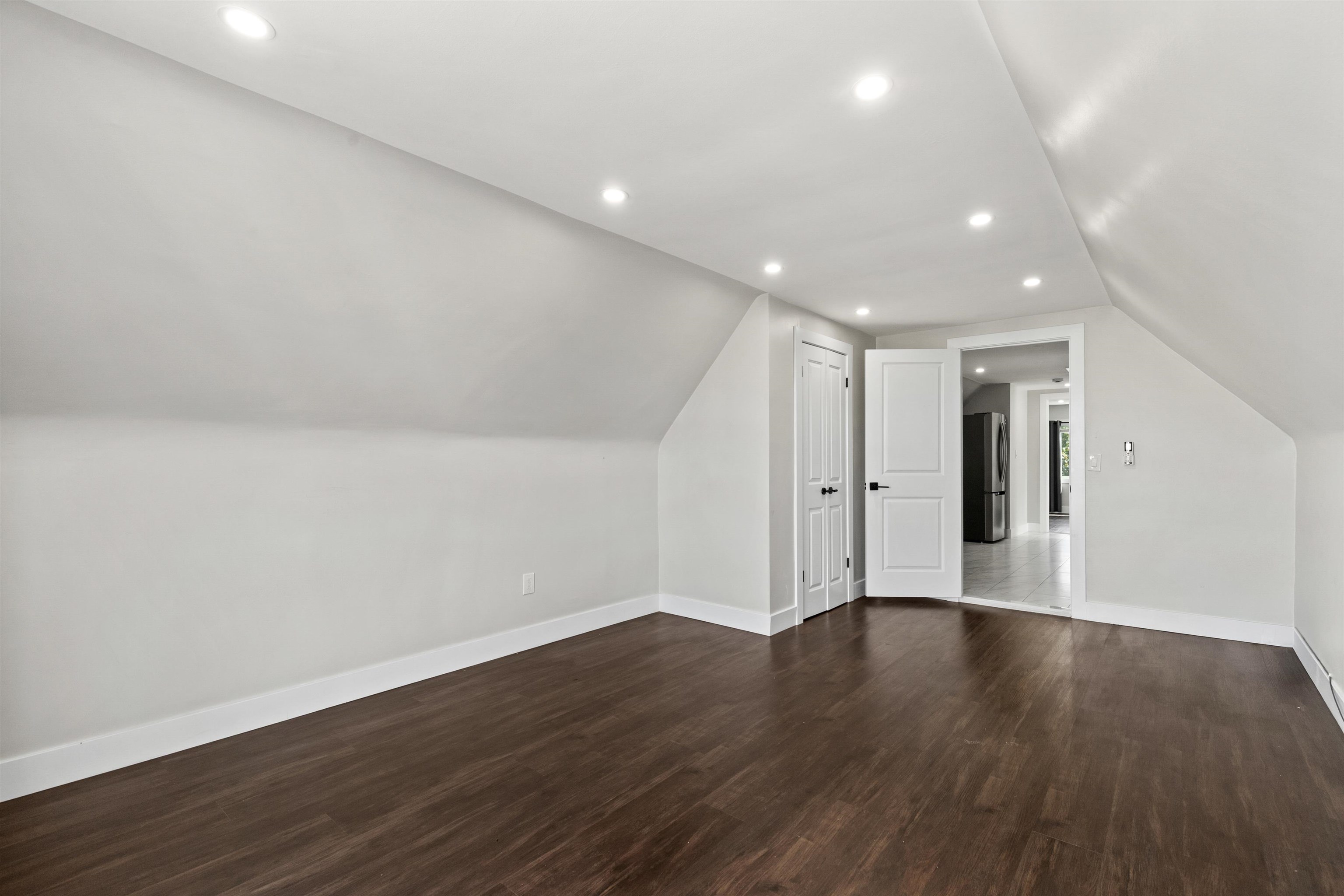 8516 3RD AVE Unit: 4