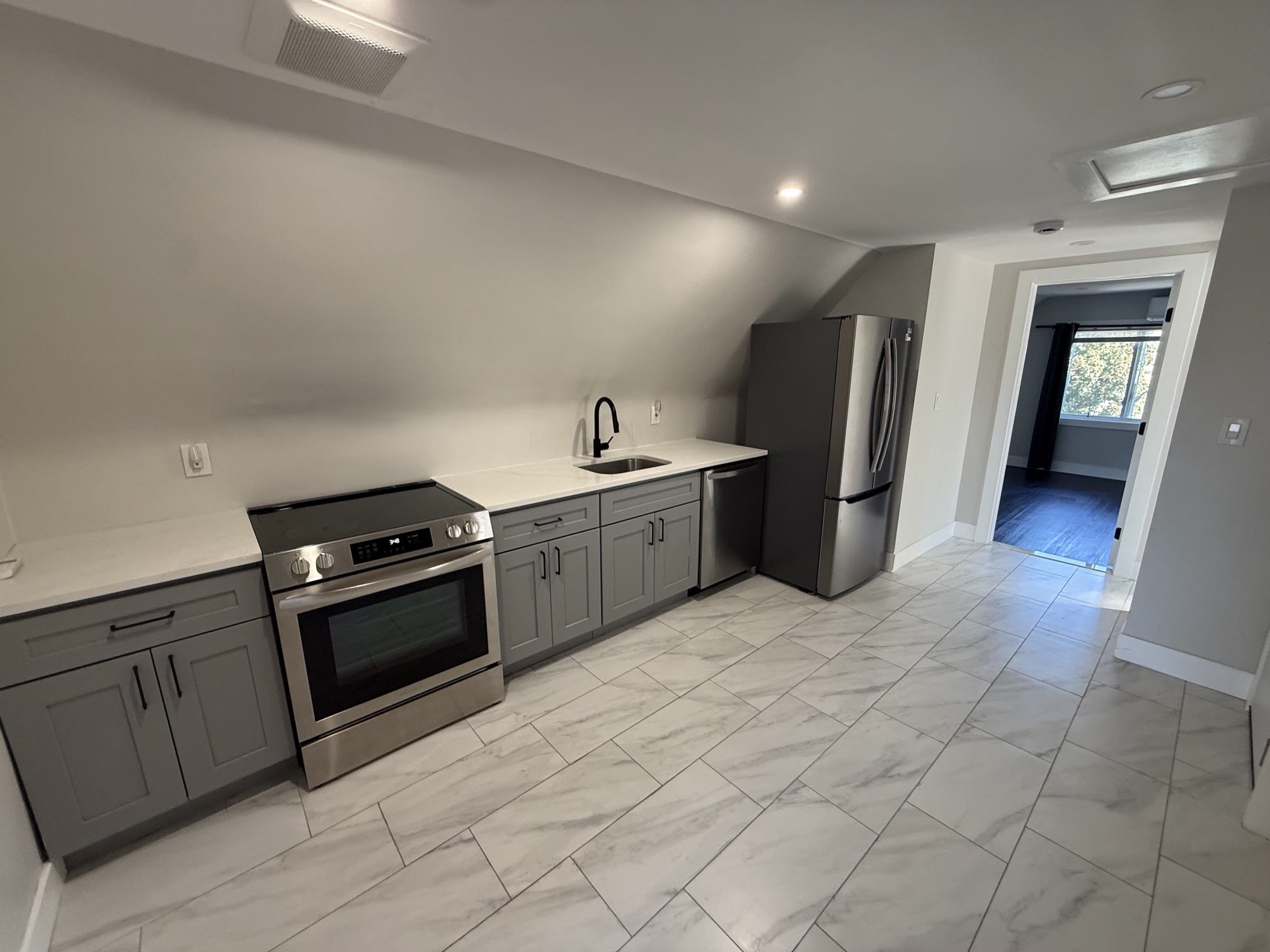 8516 3RD AVE Unit: 4