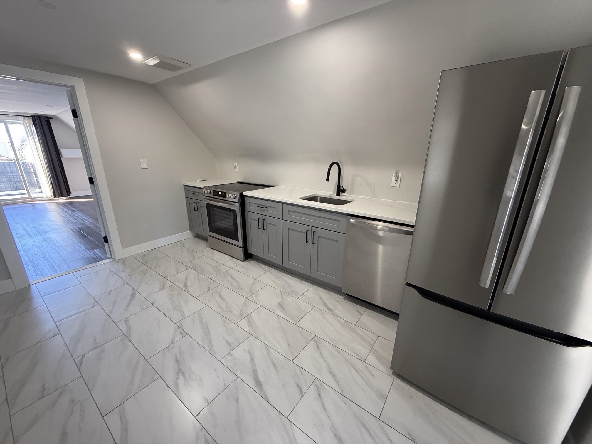 8516 3RD AVE Unit: 4